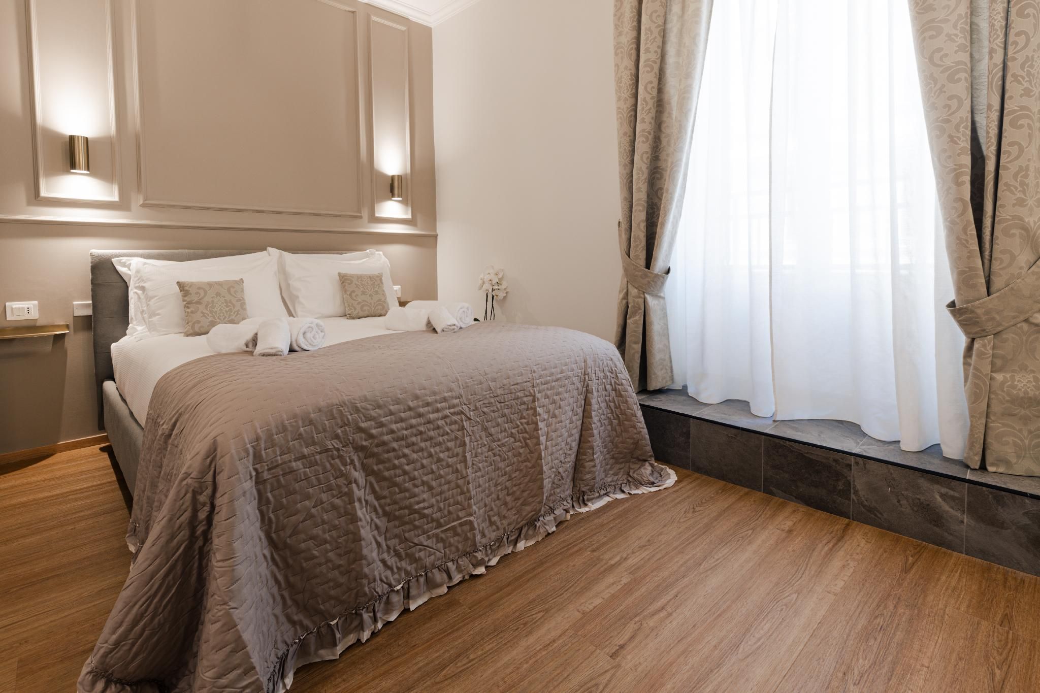 Deluxe - 1 King Bed