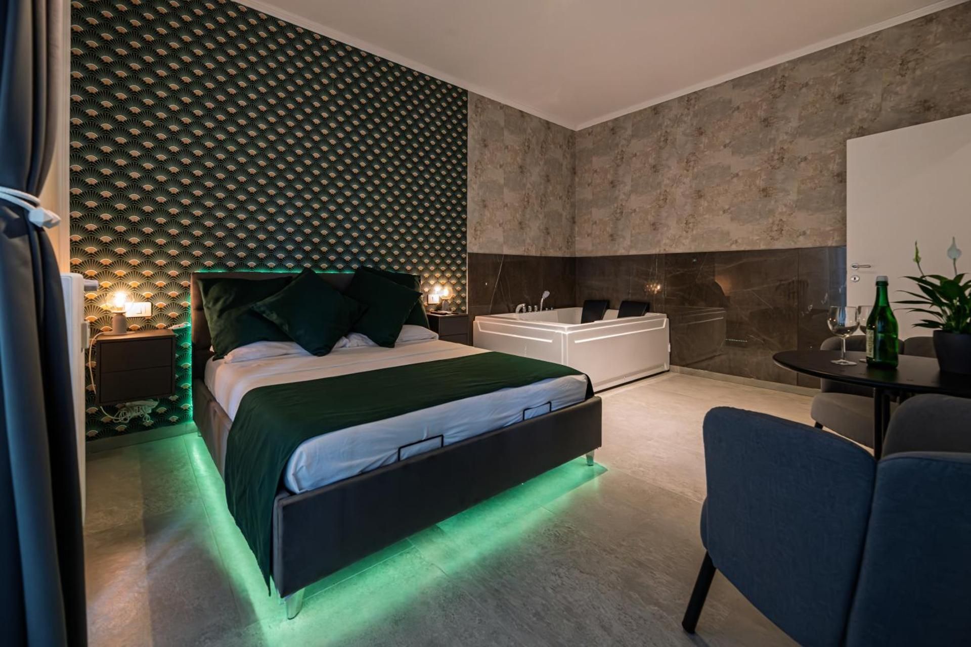 Suite with Hot Tub
