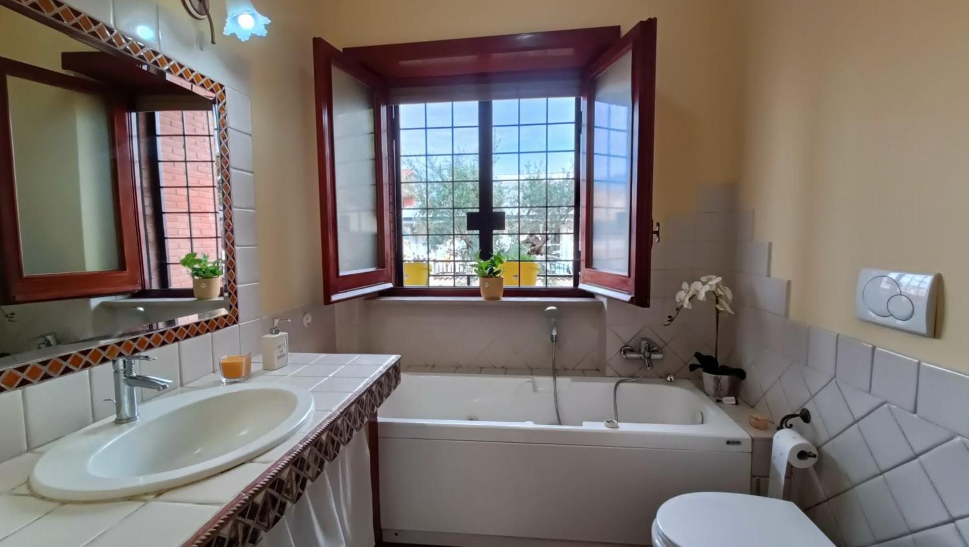 Rome Charm House Deluxe Double or Twin Room with Garden View