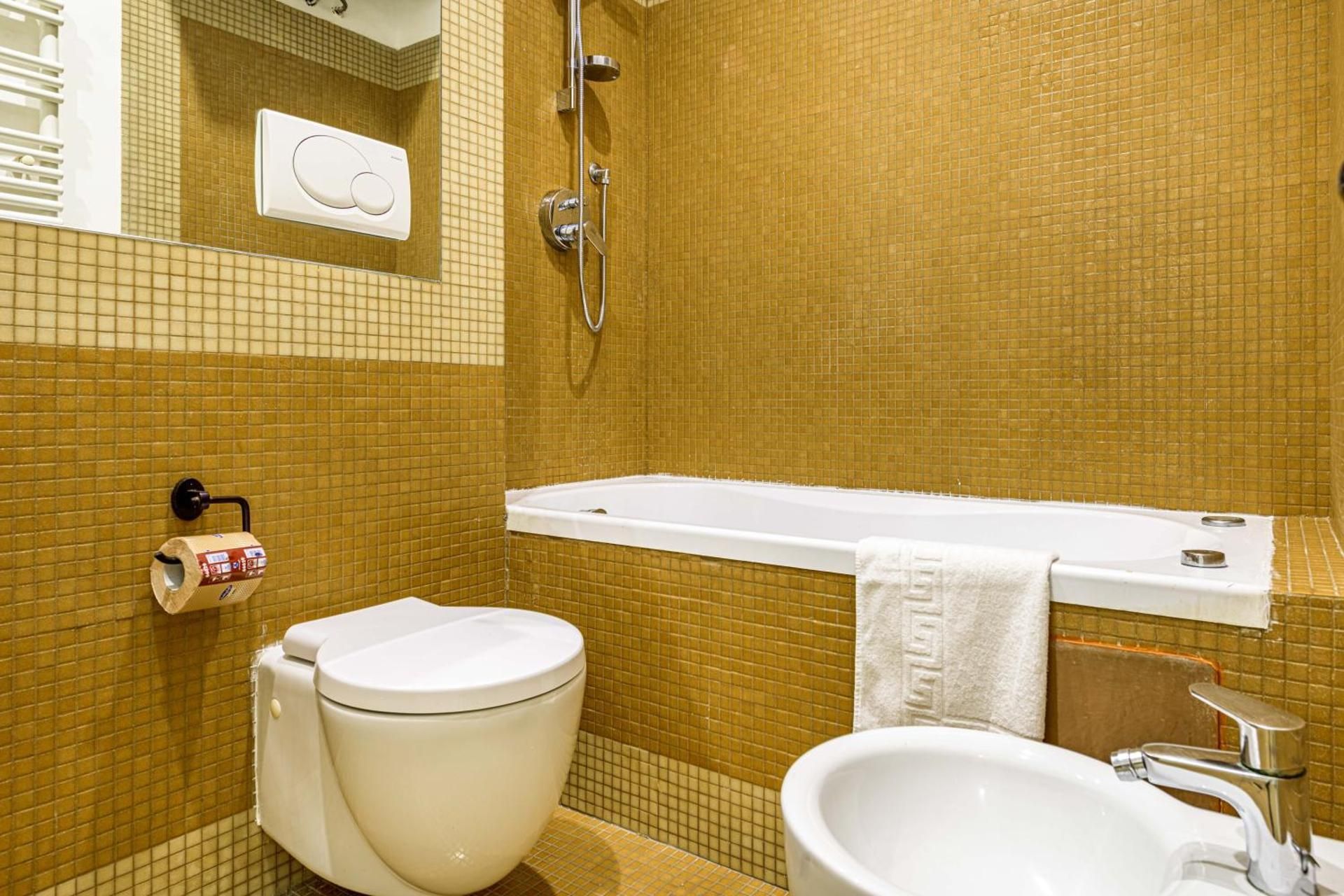 Deluxe One-Bedroom Apartment
