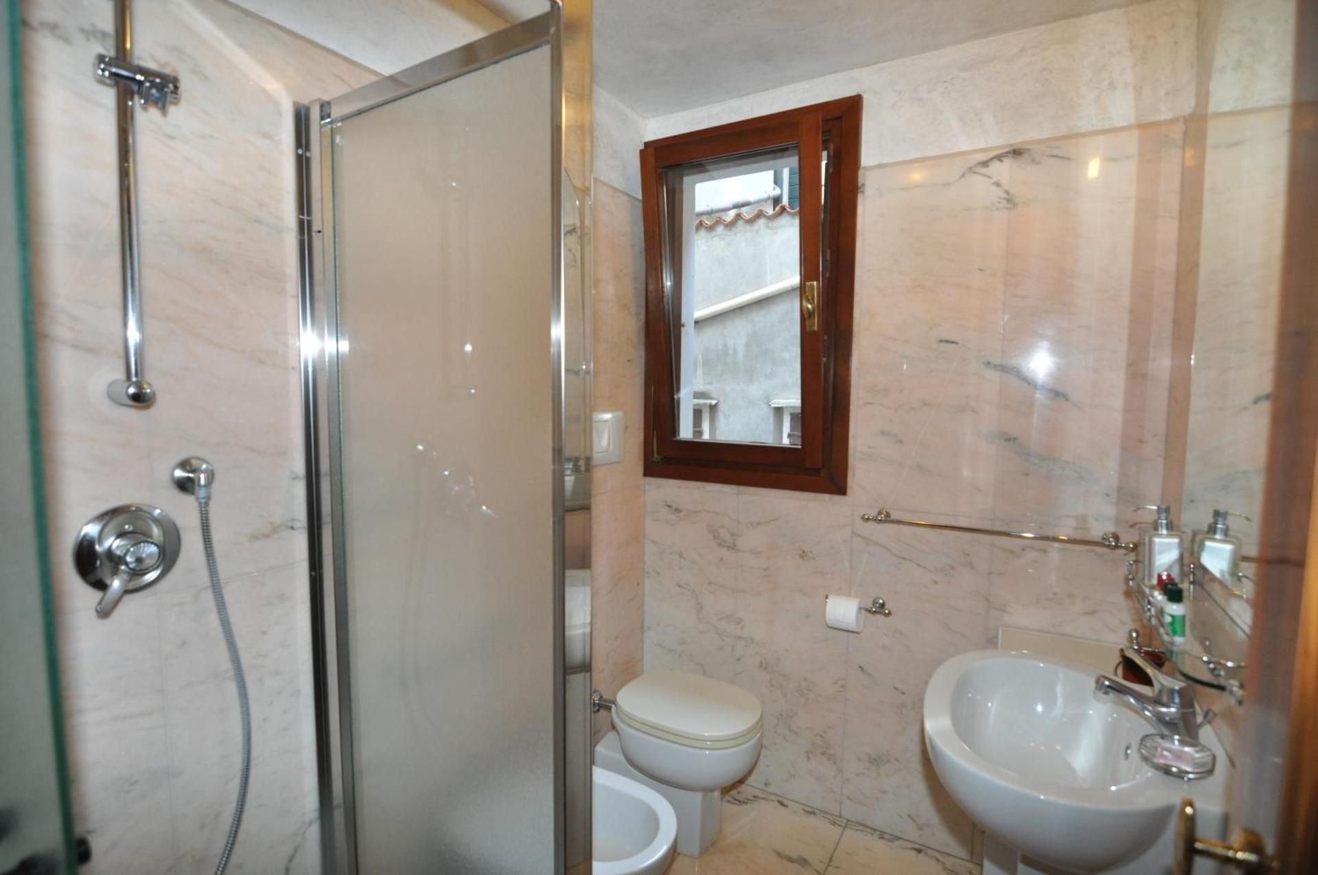 Dimora Canaletto 2-Bedroom Apartment with Balcony