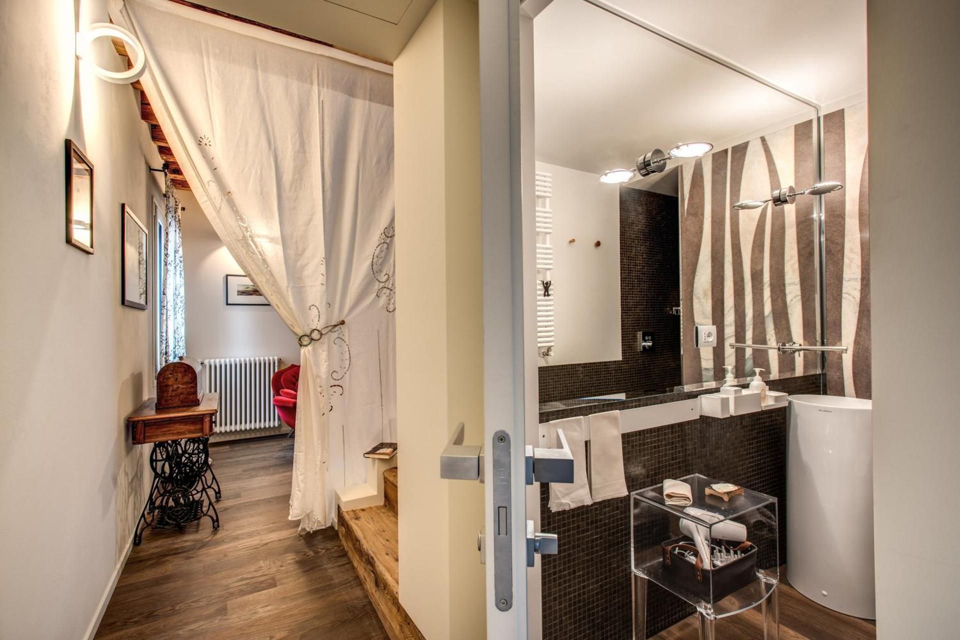 Ospizio delle Donzelle Apartment with Terrace 2