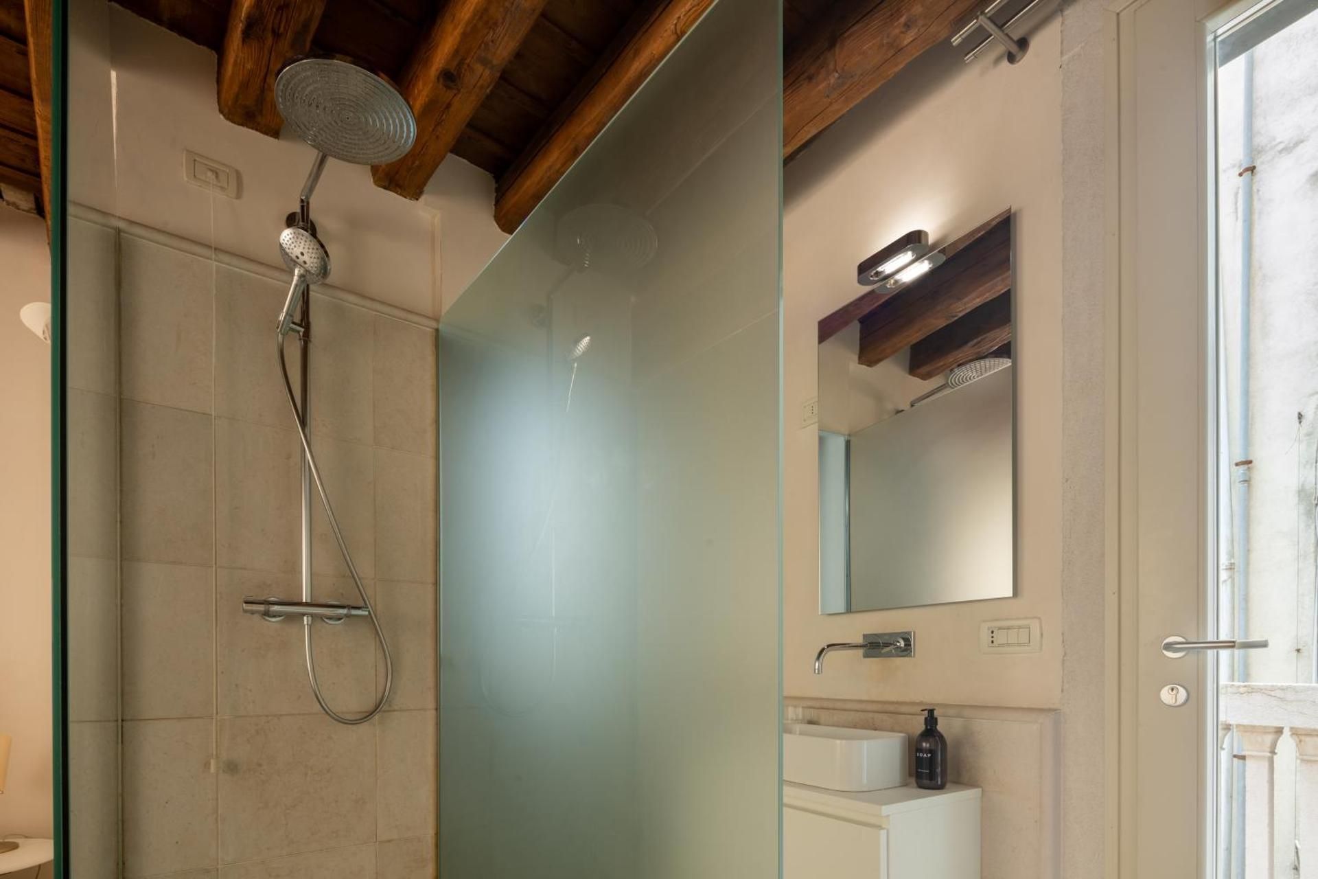 Lion Palace - San Marco R&R Apartment with Balcony