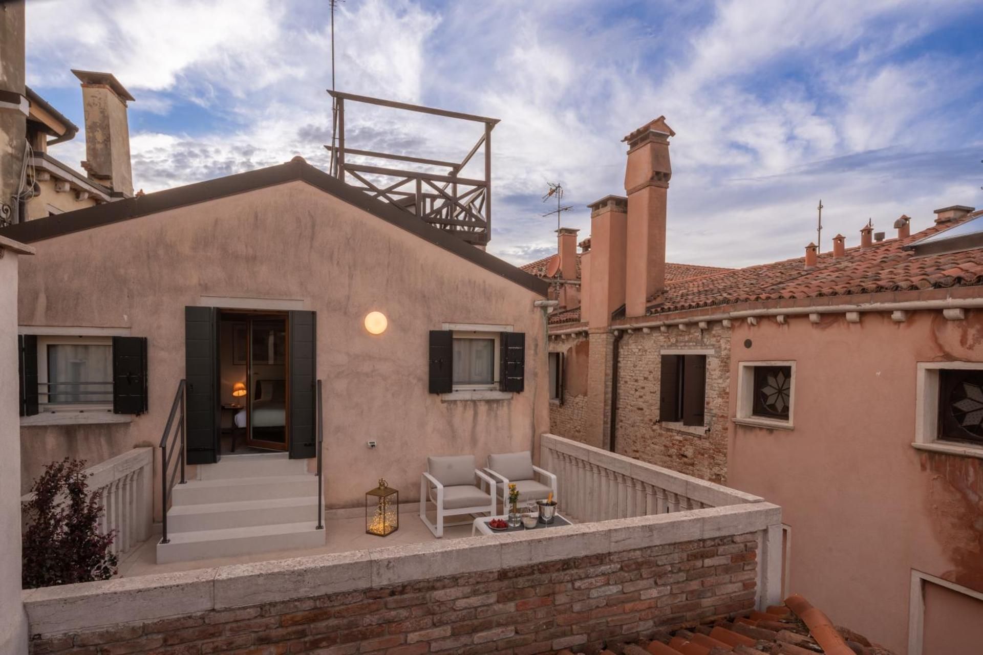 Lion Palace - San Marco R&R