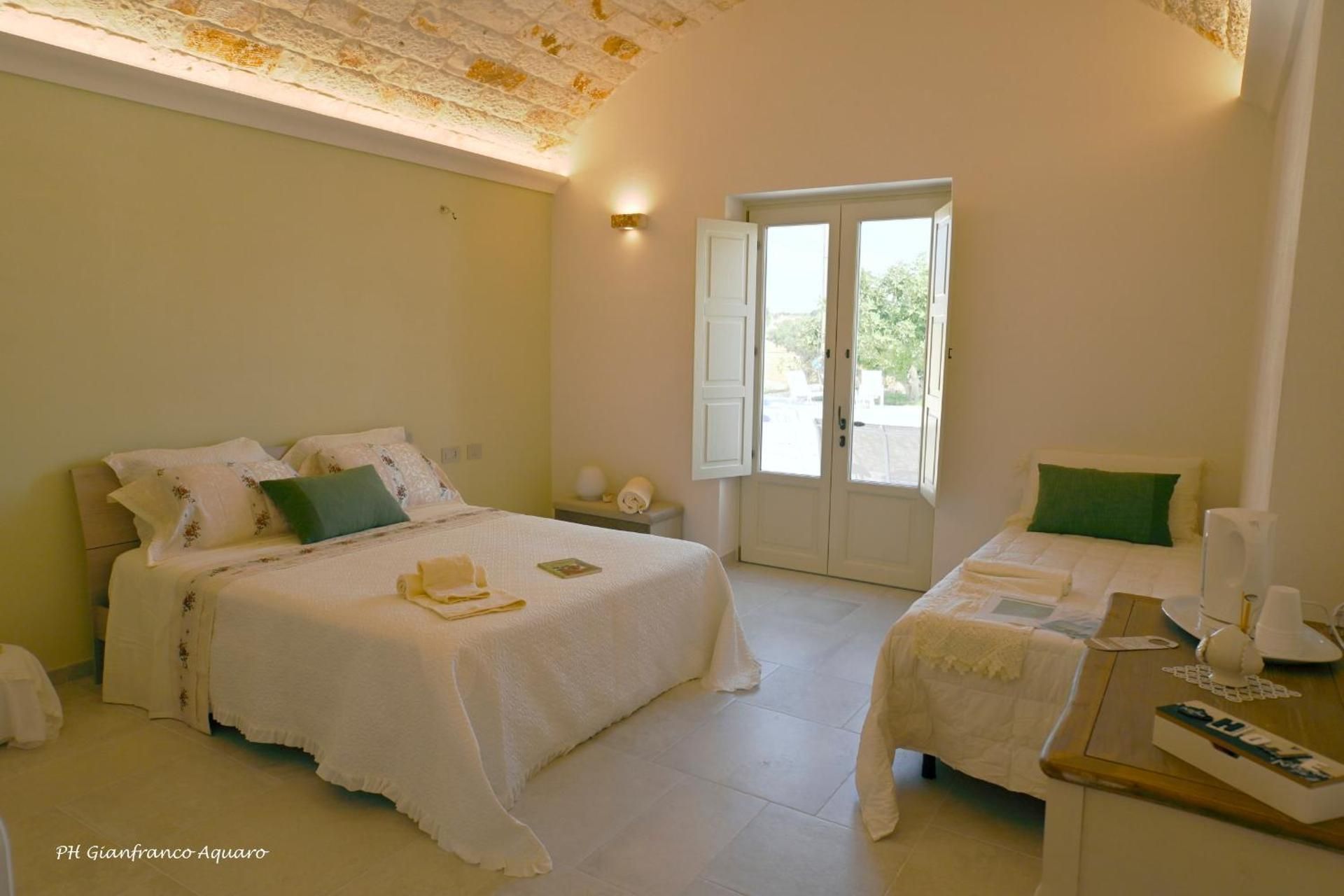 King Room with Roll-In Shower - Disability Access