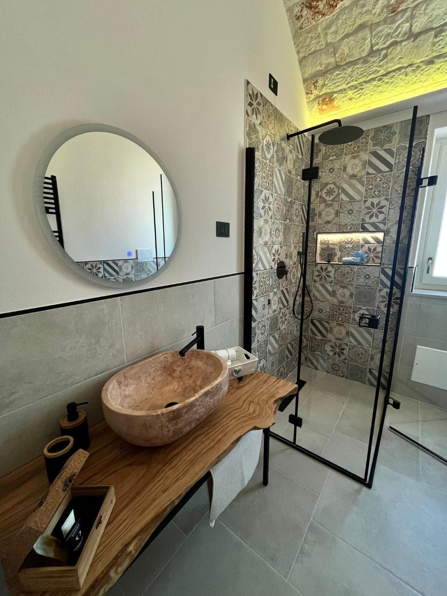 King Room with Roll-In Shower - Disability Access