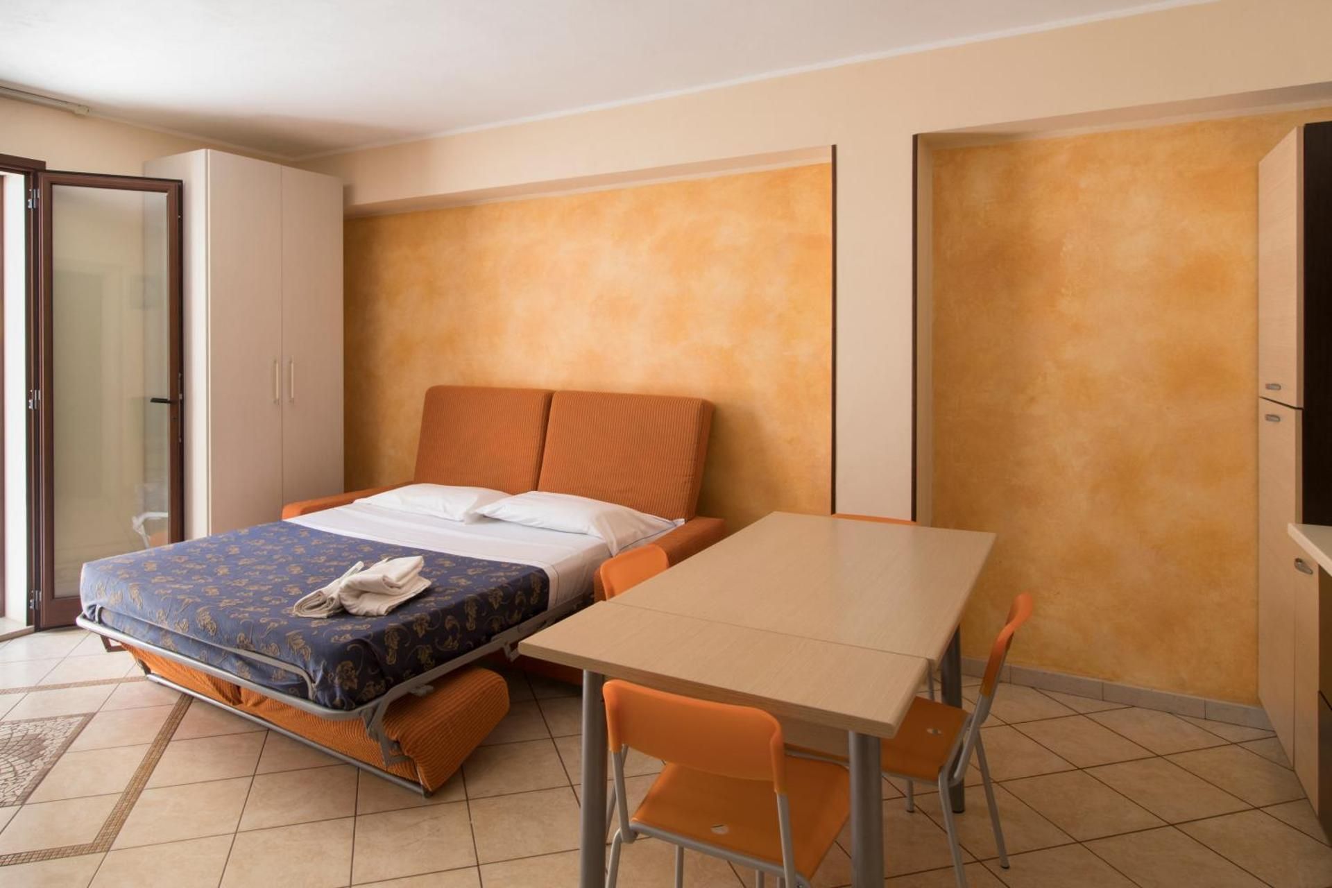 One-Bedroom Apartment