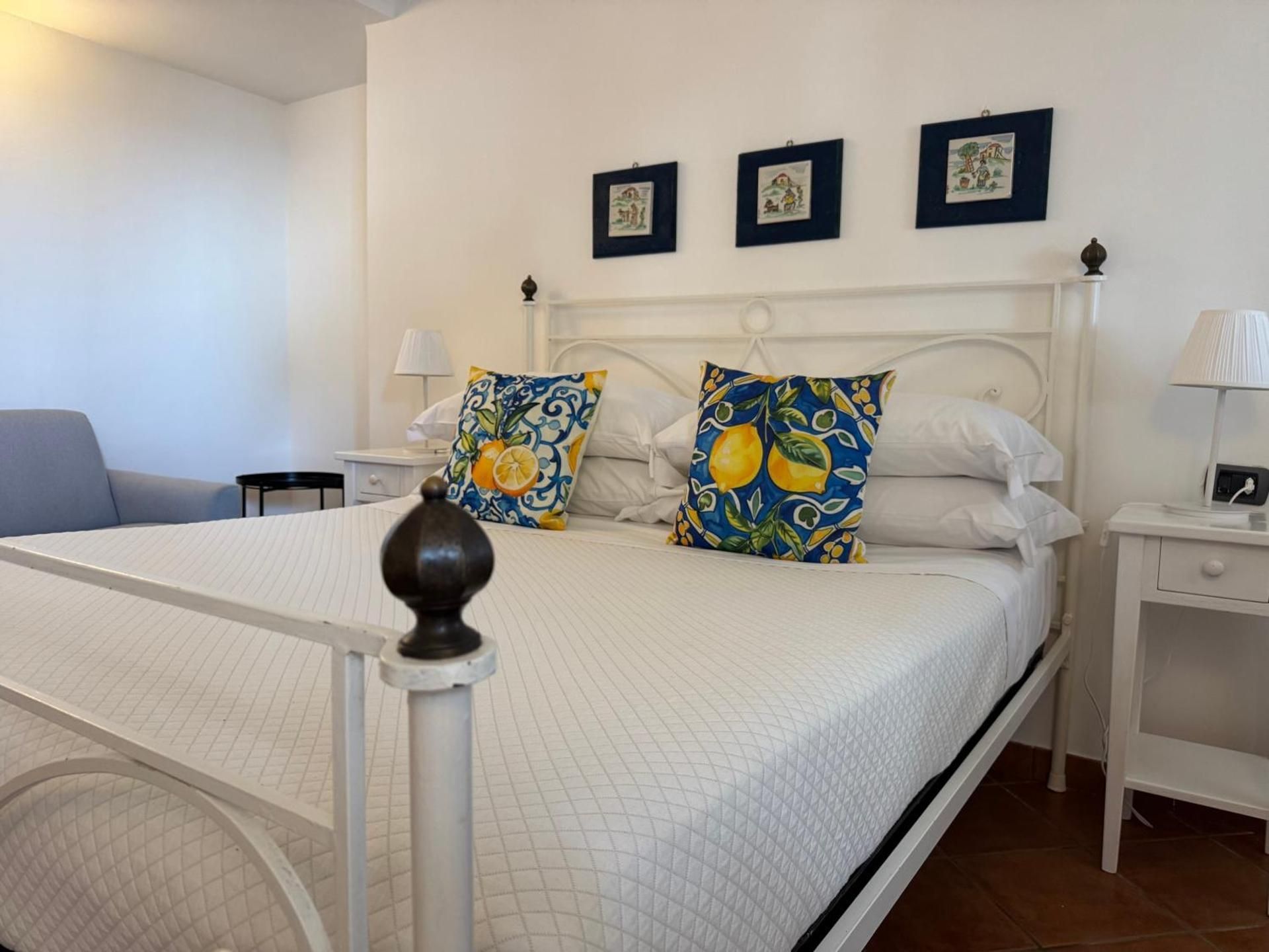 Deluxe Room (2 Adults + 1 Child)