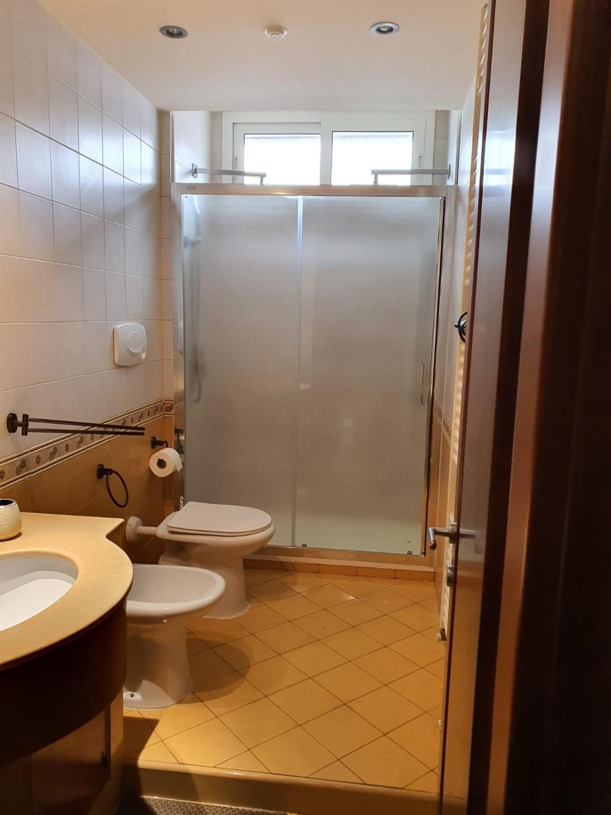 2 Communicating Double Rooms with Private External Bathroom