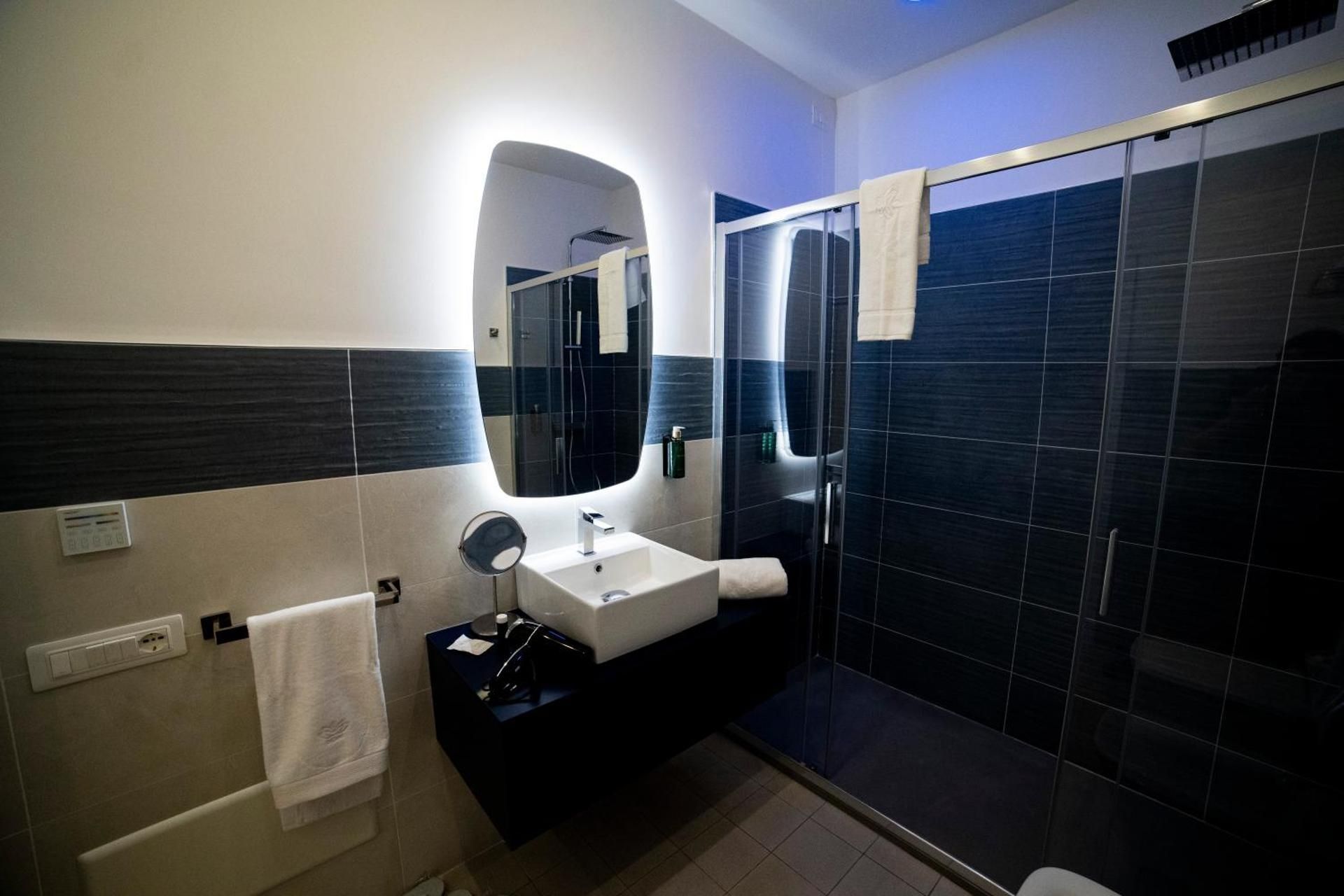 Two-Bedroom Deluxe Apartment with Balcony