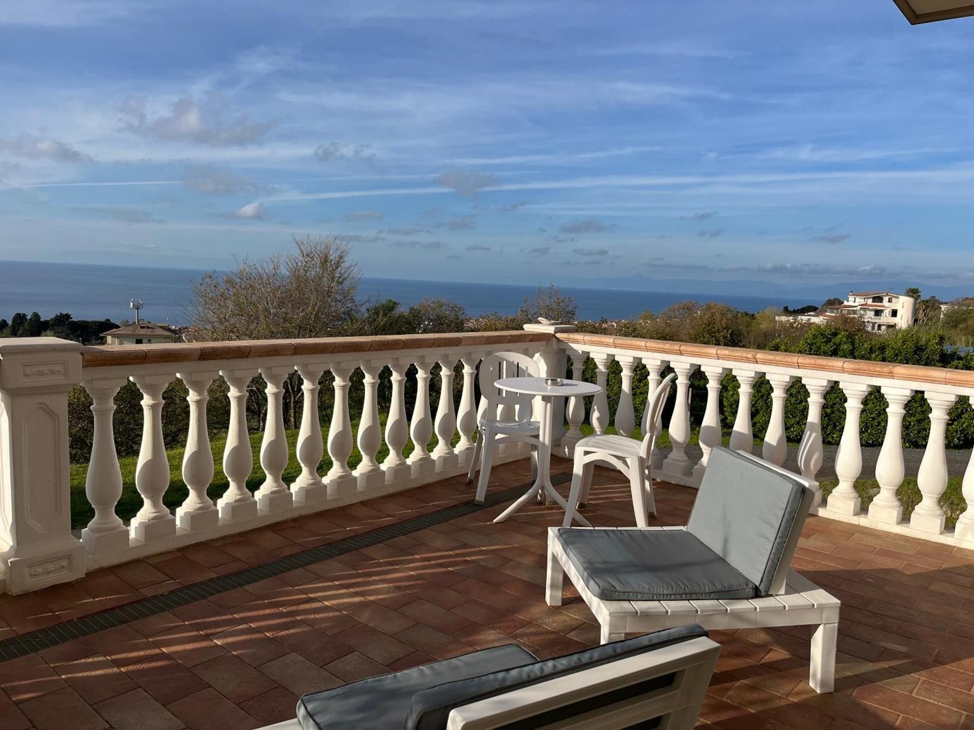 Triple Room with Sea View