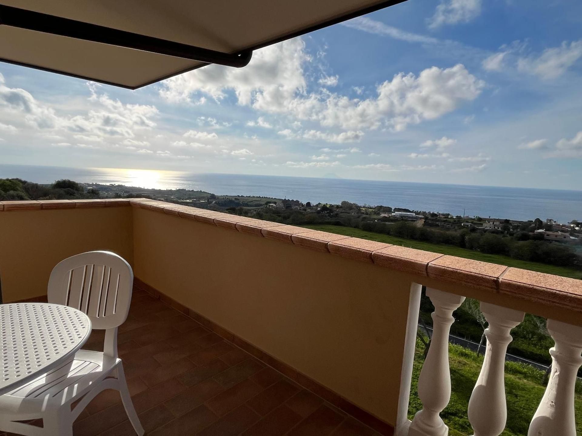 Deluxe Double Room with Balcony and Sea View