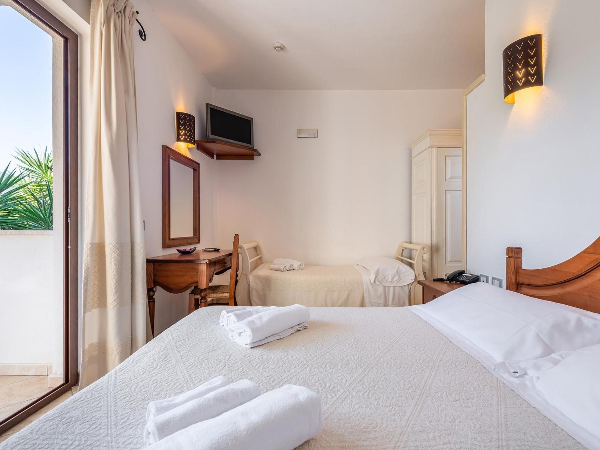 Hotel RaffaEl Triple Room with Balcony 2