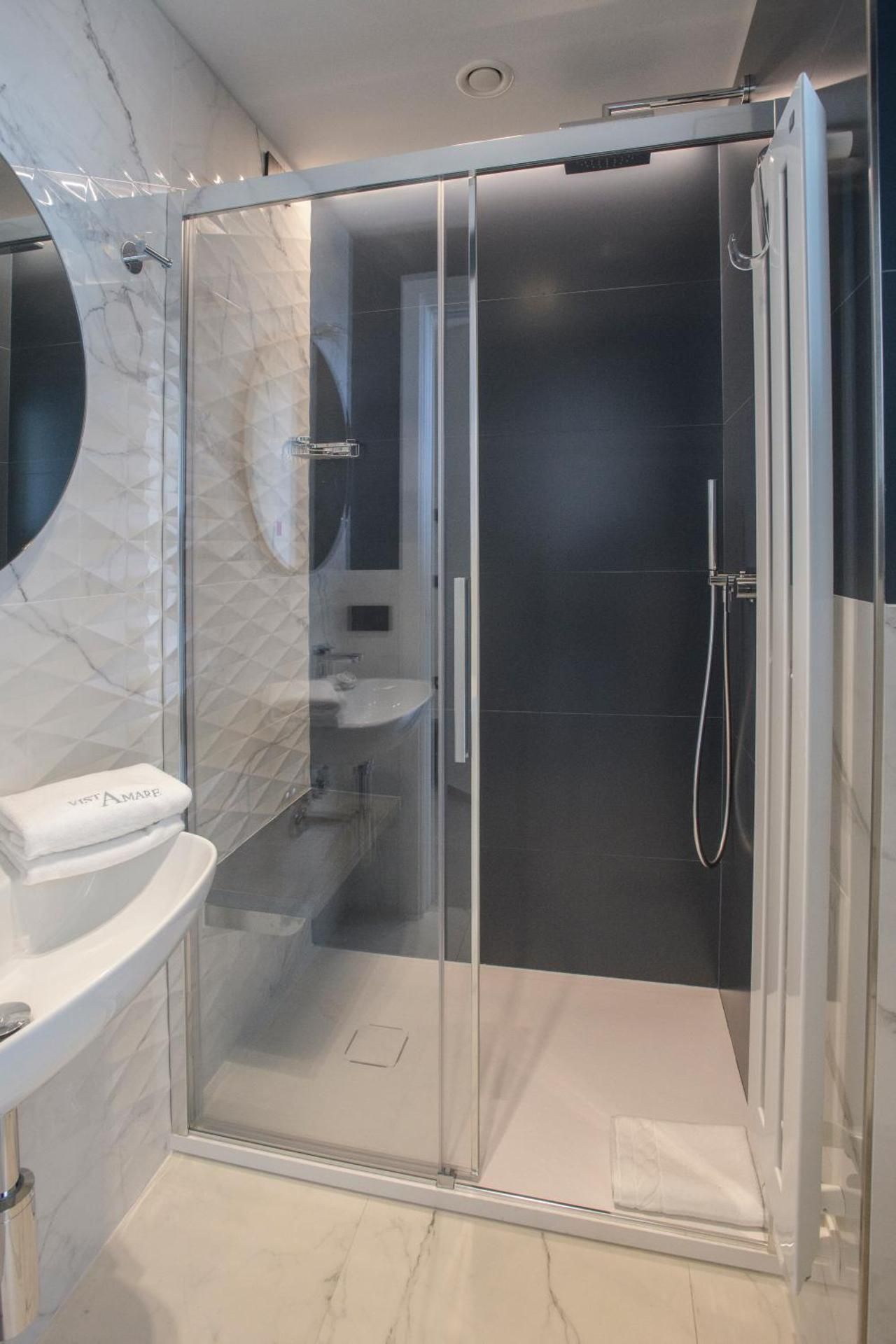 VistAmare Luxury Retreat Appartamenti 				  One-Bedroom Apartment with Sea View - Split Level