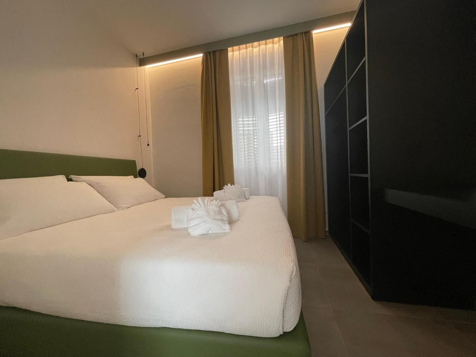 One-Bedroom Deluxe Apartment