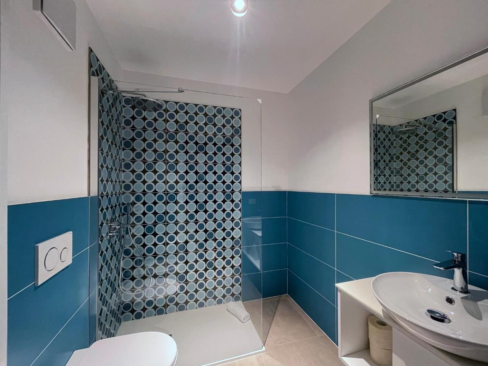 One-Bedroom Deluxe Apartment