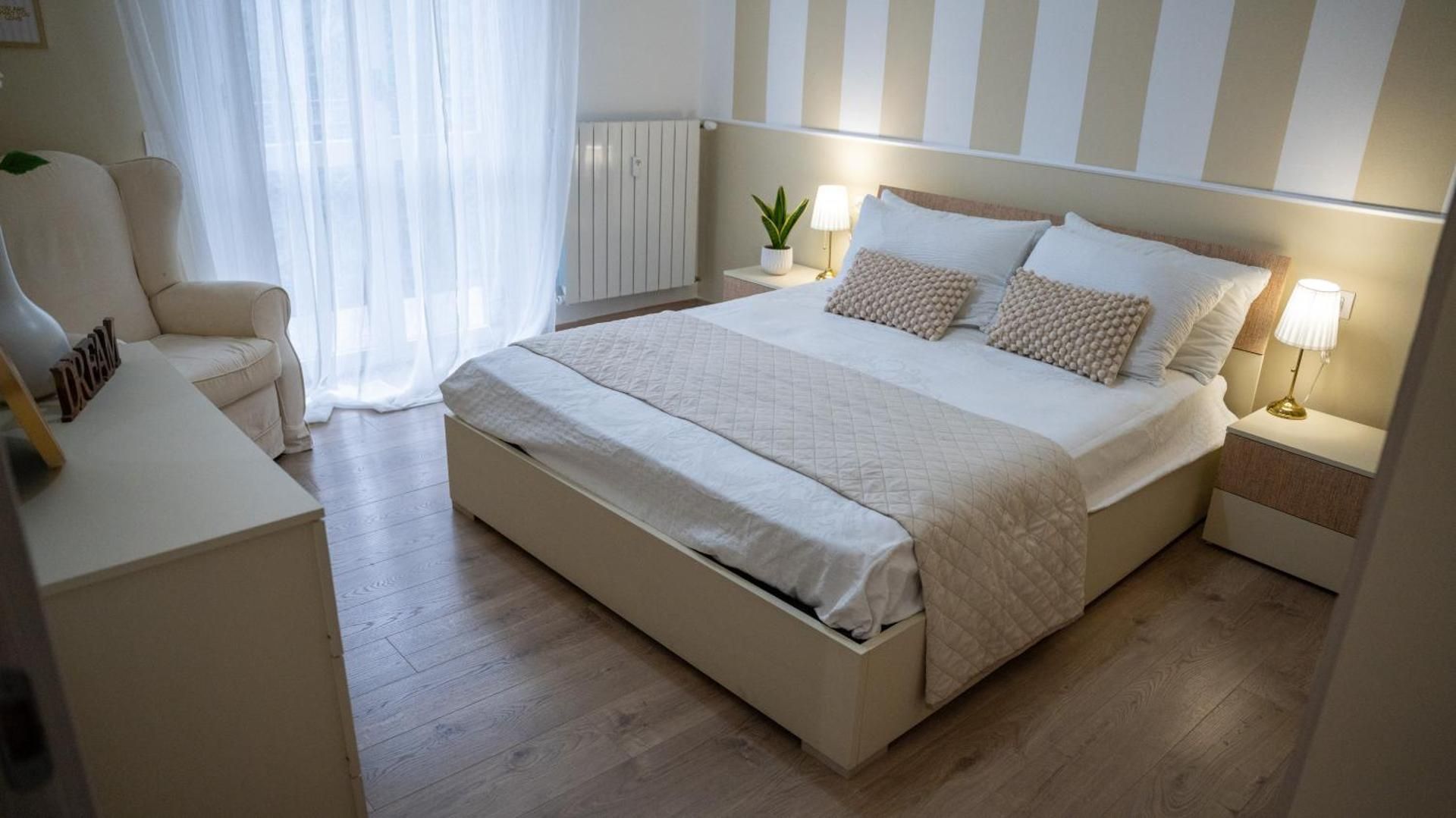 Three-Bedroom Deluxe Apartment