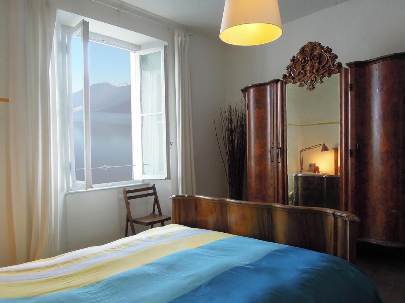 Apartment with Lake View