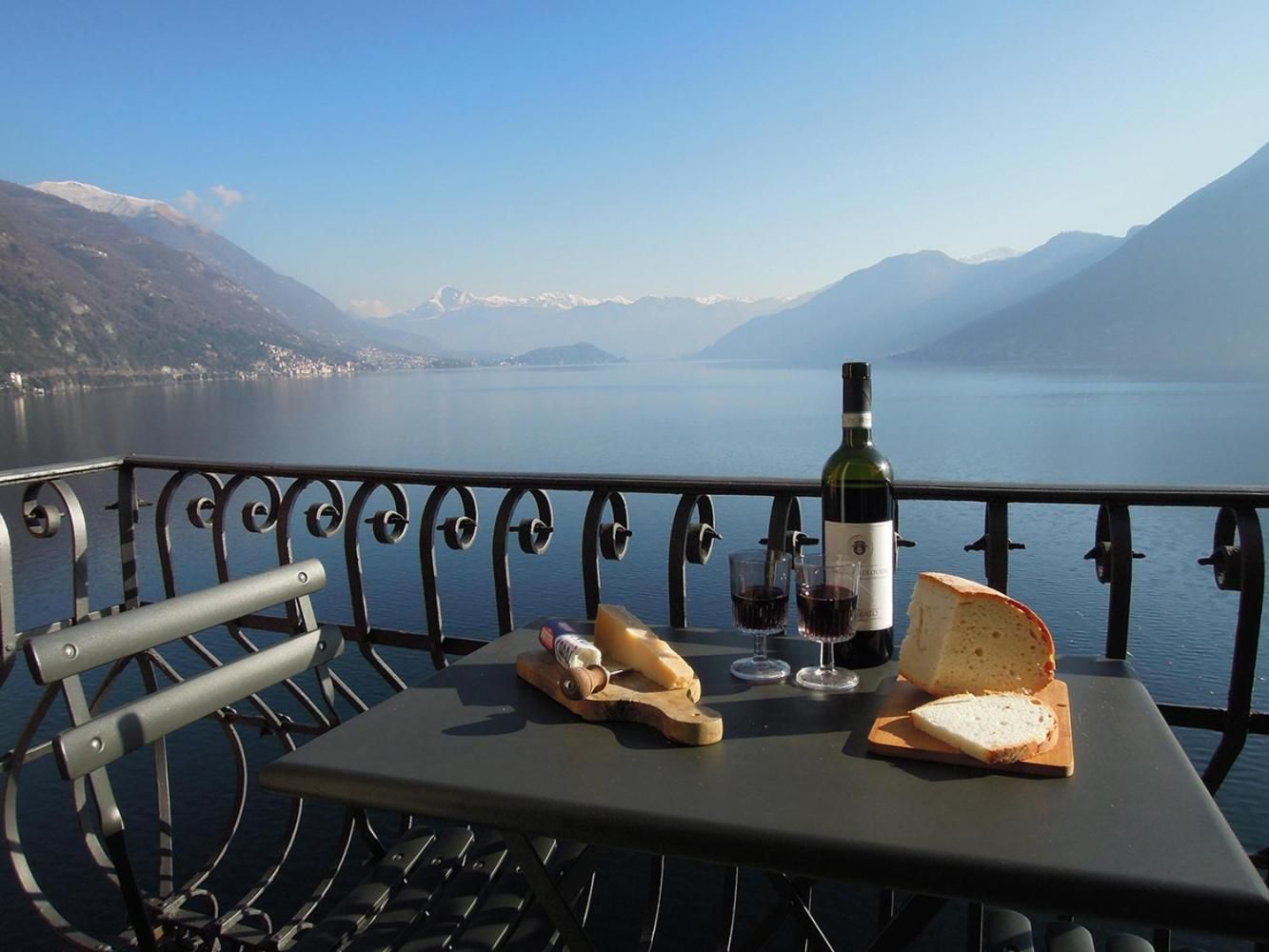 Apartment with Lake View