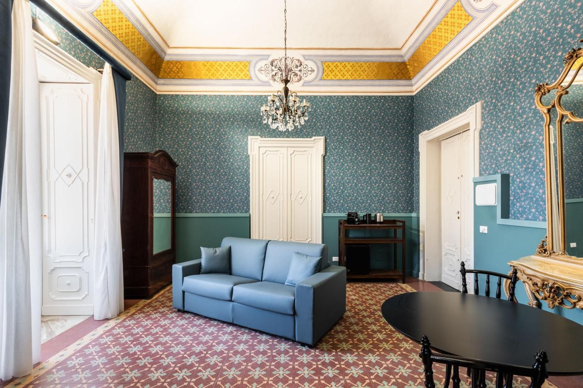 One-Bedroom Deluxe Apartment
