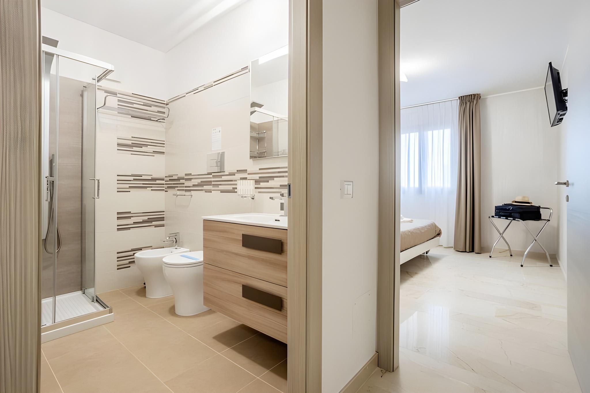 2-Bedroom City View Apartment - Free Wi-Fi