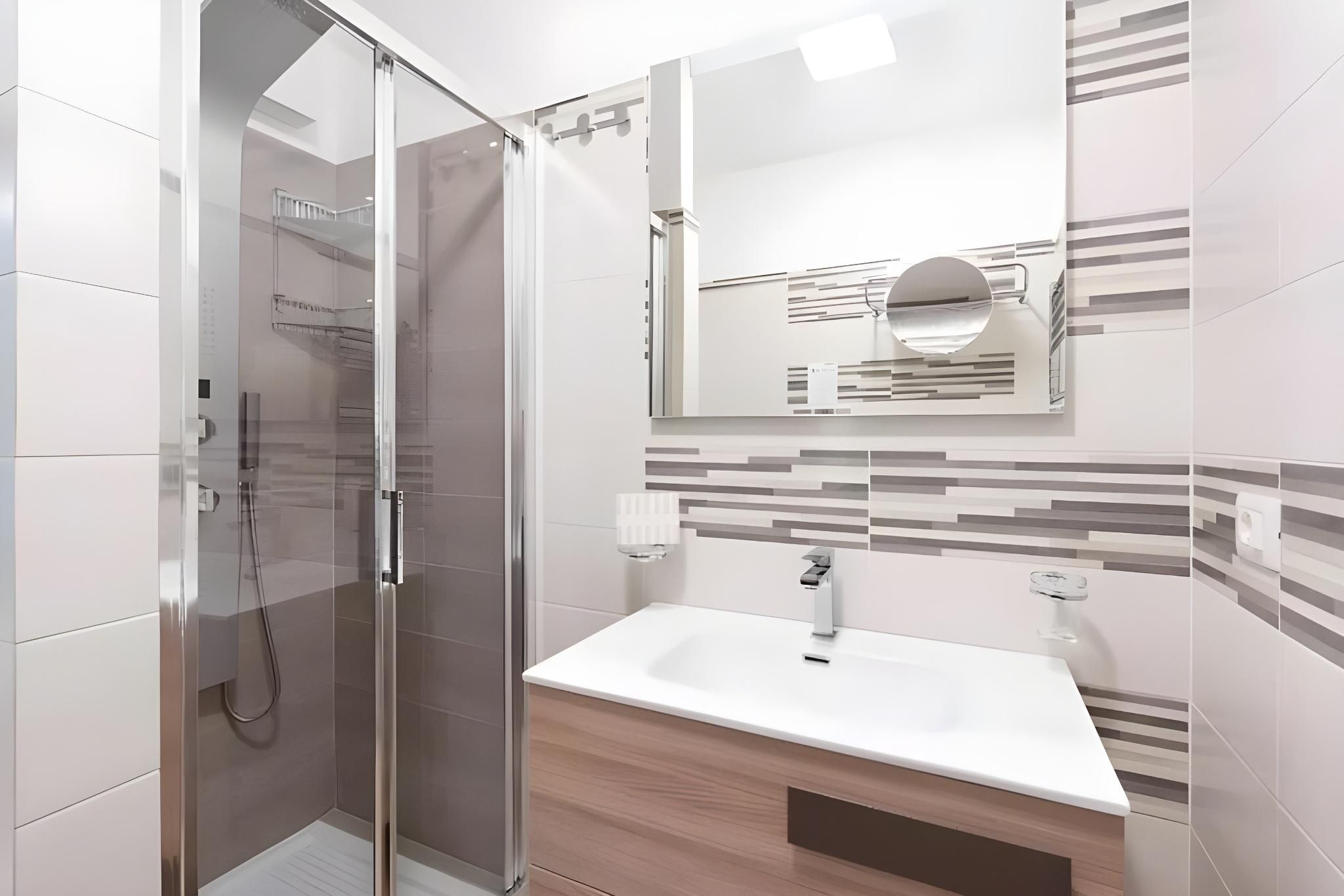 1-Bedroom Exterior View Apartment for 2 Adults