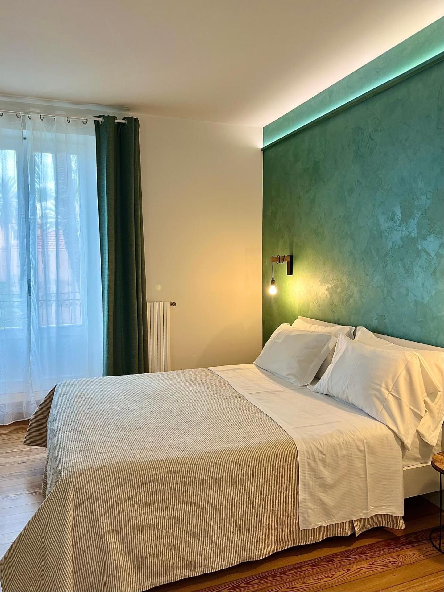 Deluxe Double Room with Balcony and Sea View