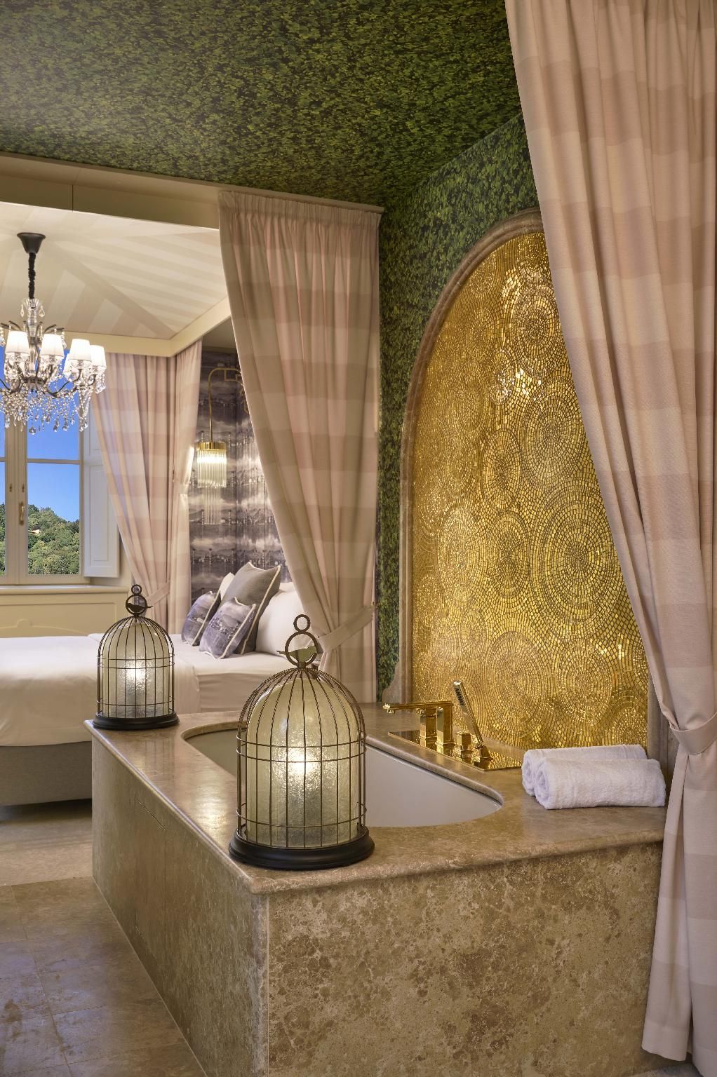 Suite with Mountain View