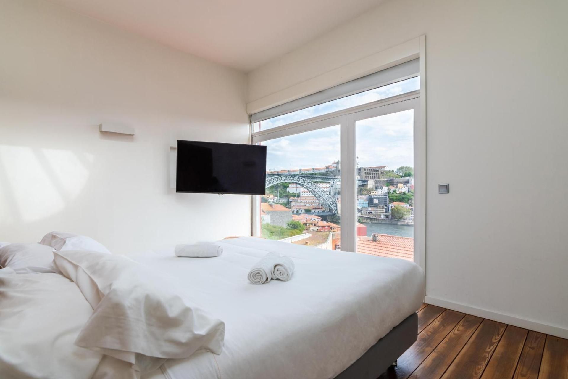 Single Bed in 10-Bed Dormitory Room (En-Suite Share Bathroom)