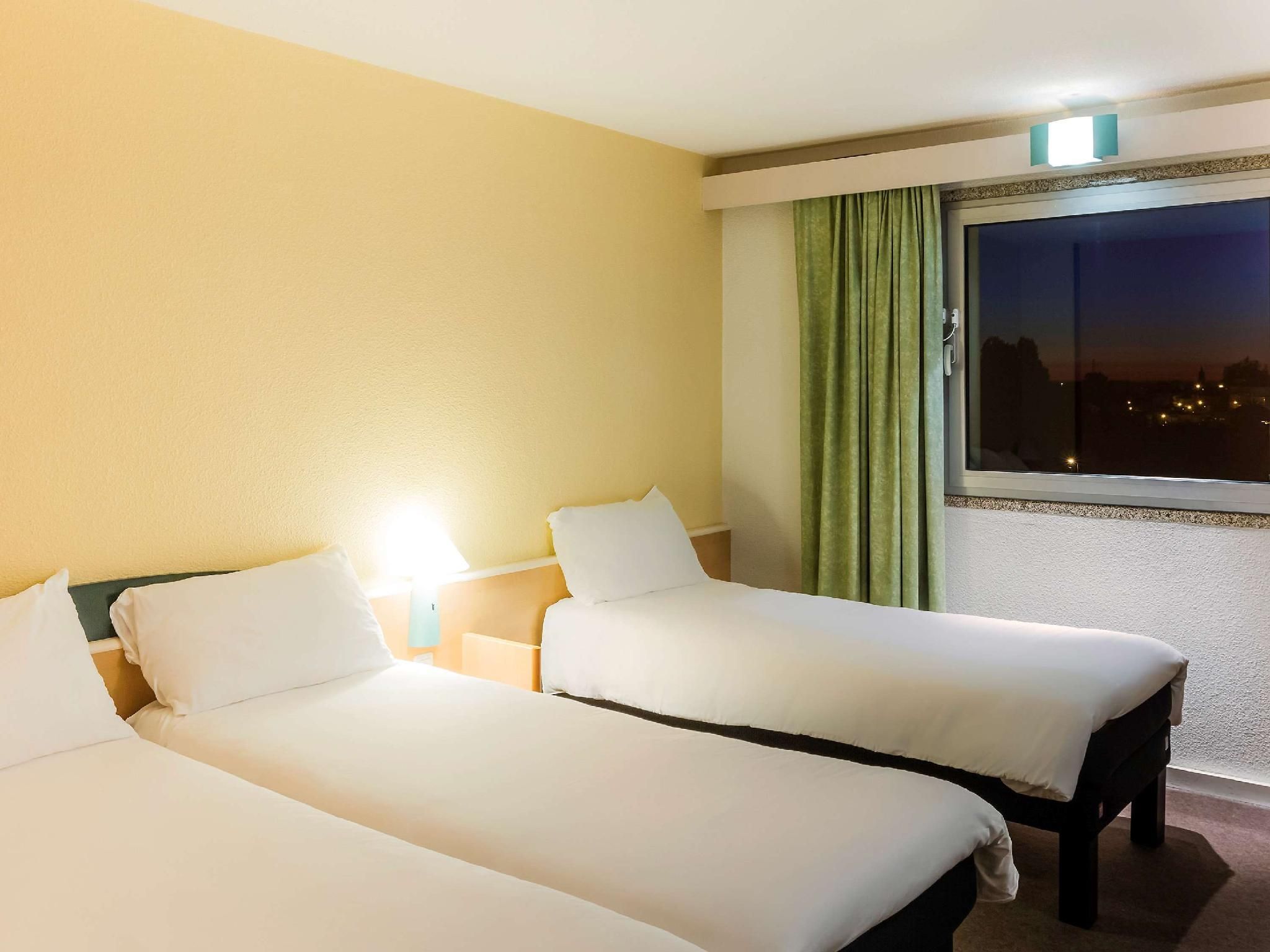 Non-Smoking Room With 3 Single Beds