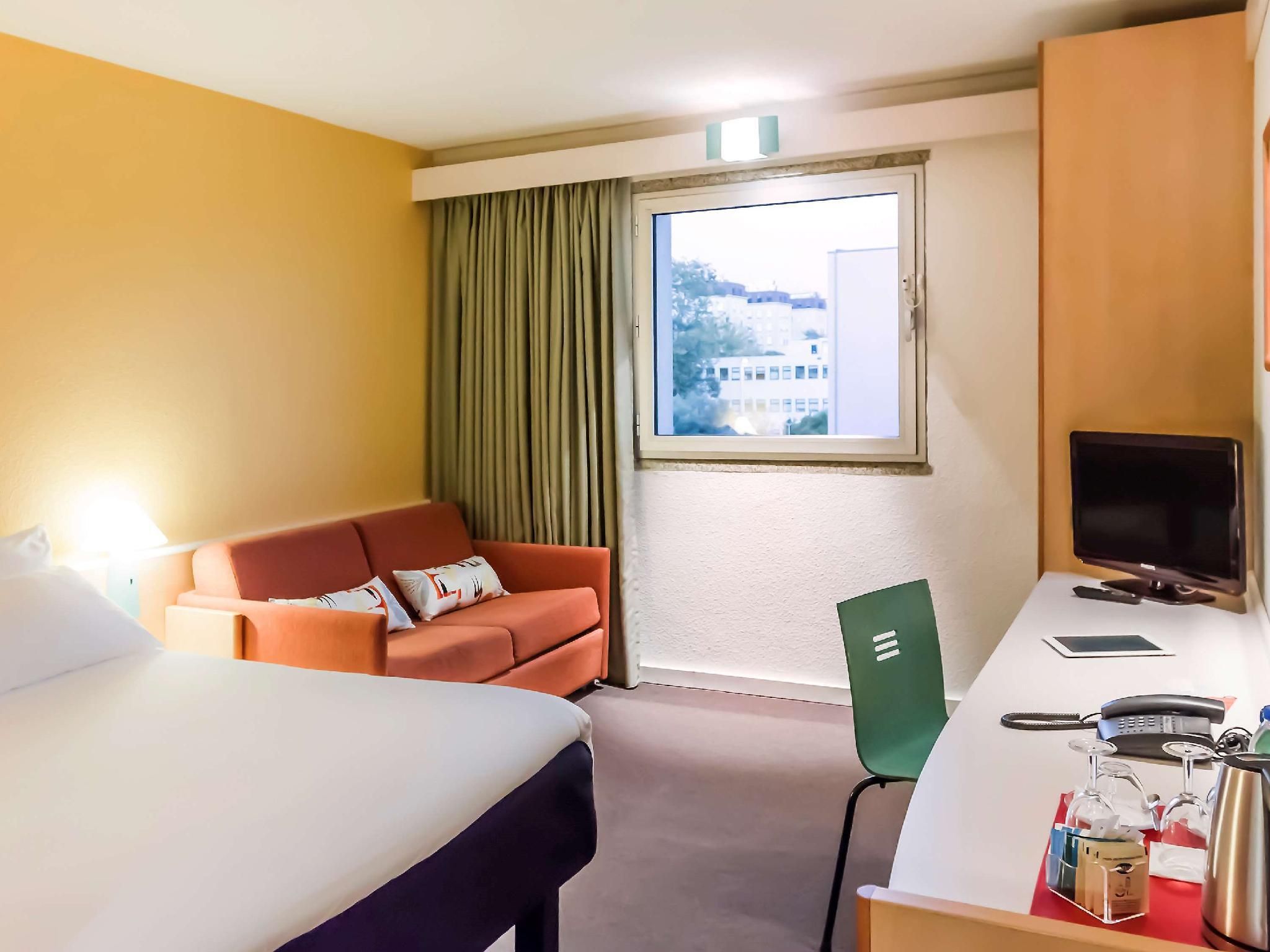 Non-Smoking Superior Room With Double Bed And Lounge