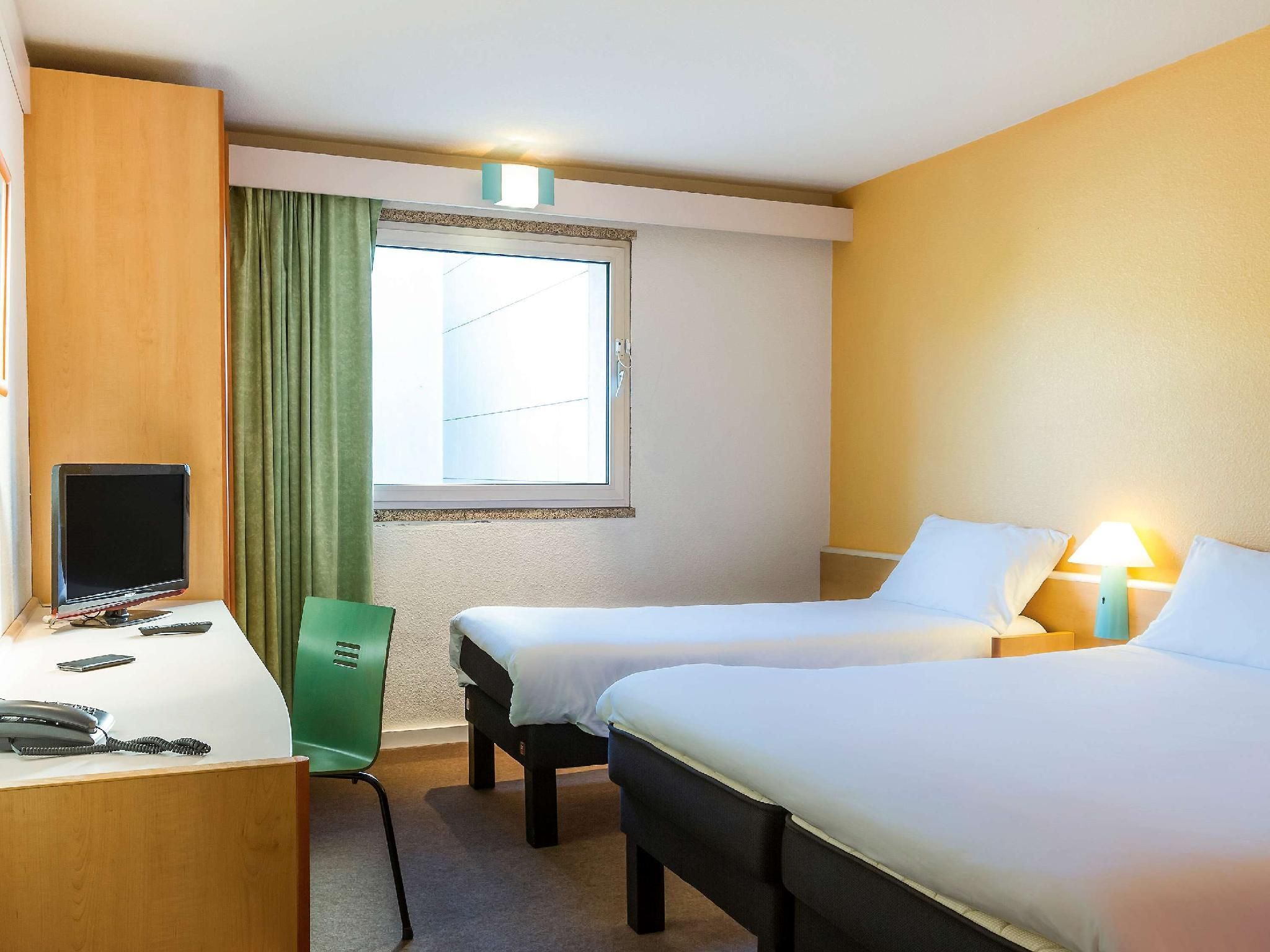 Standard Non Smoking Room with 2 single beds