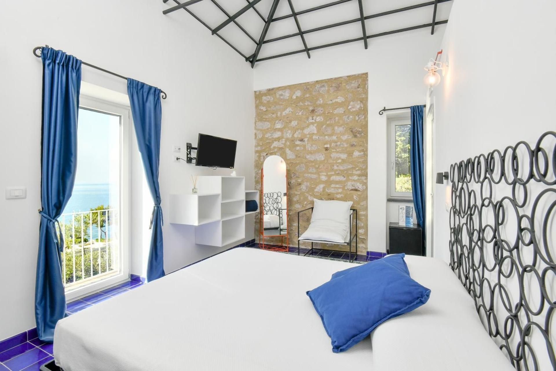 Deluxe Double Room with Balcony and Sea View