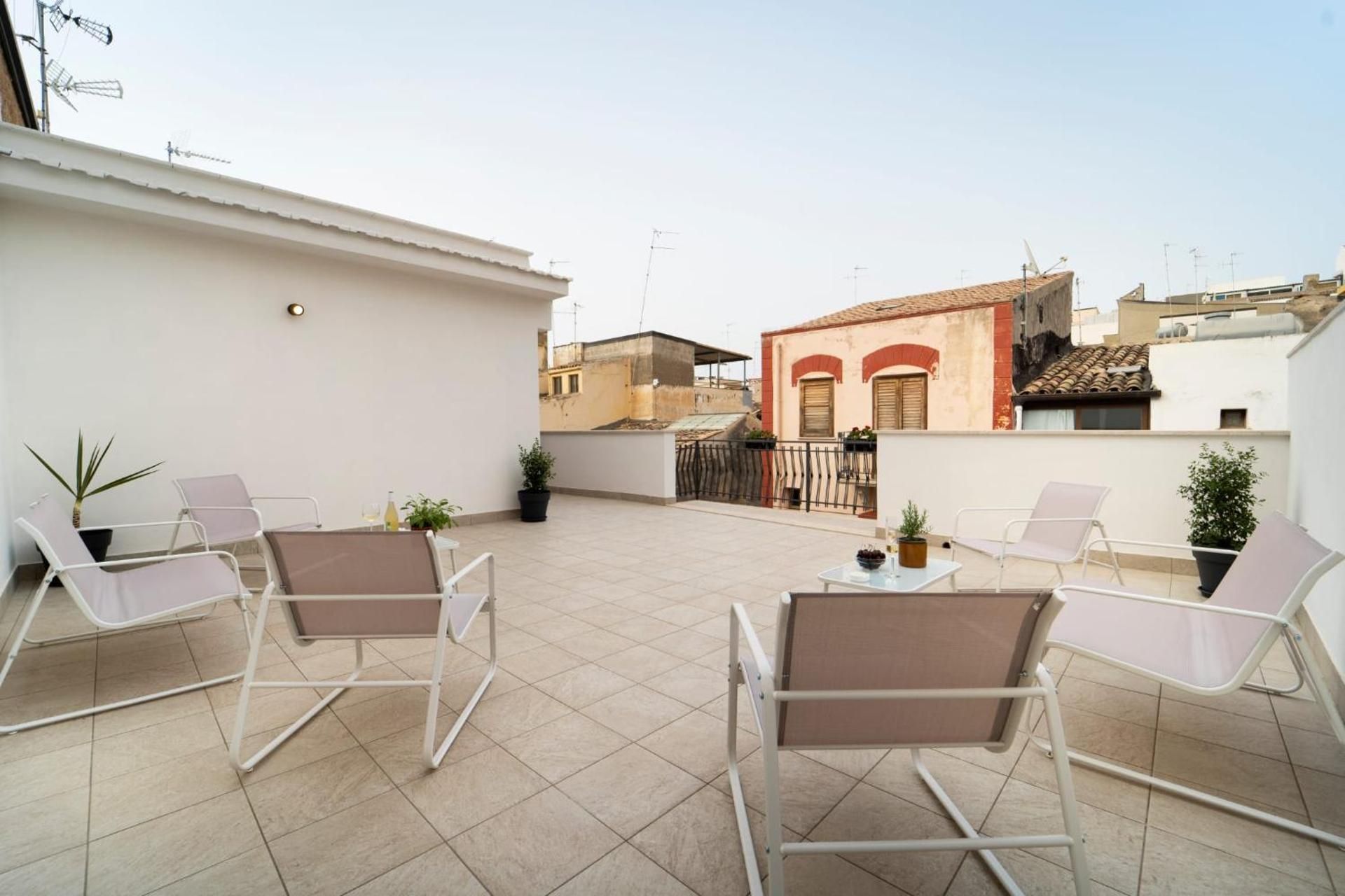 MamEri central rooms