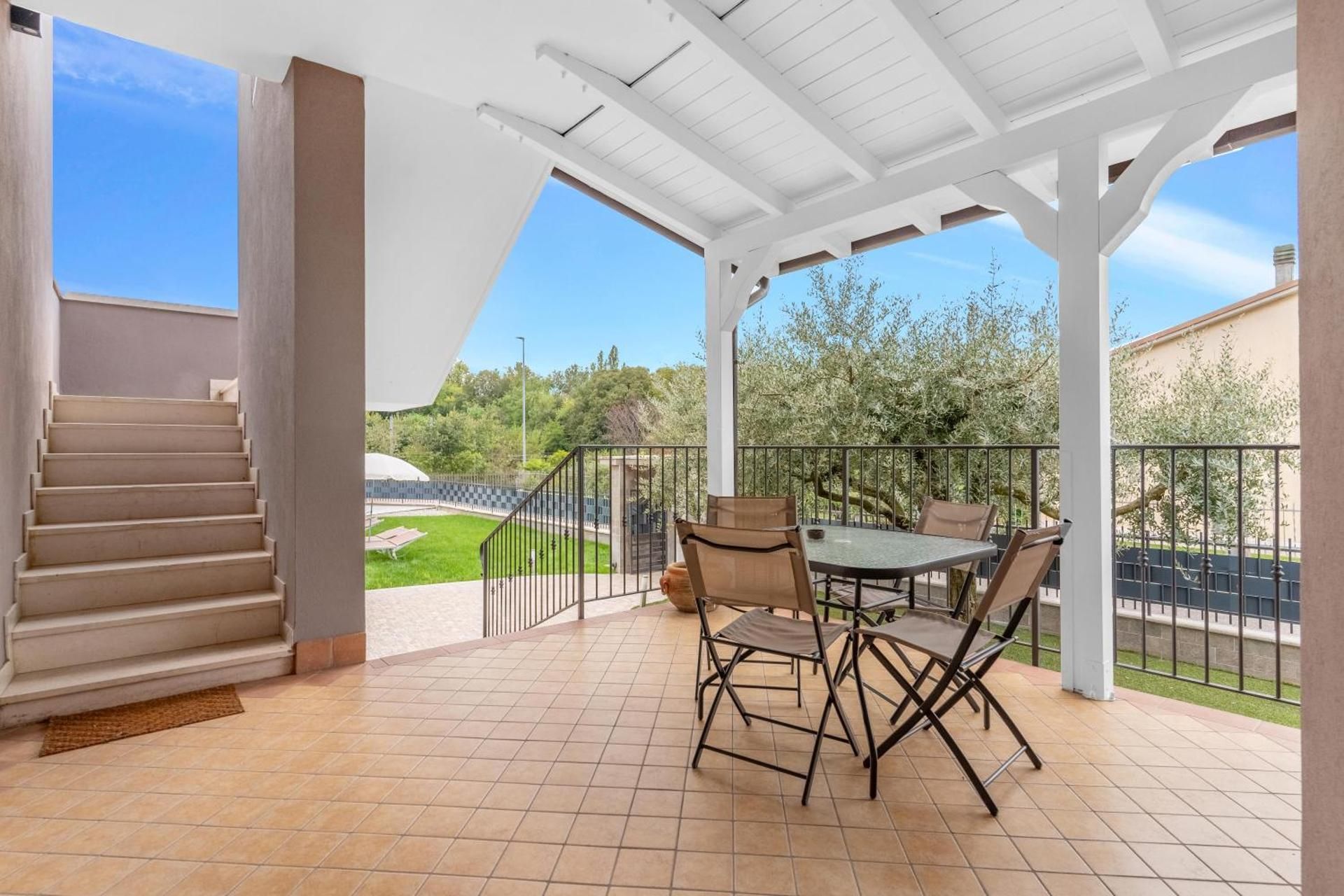 Apartment with Garden View