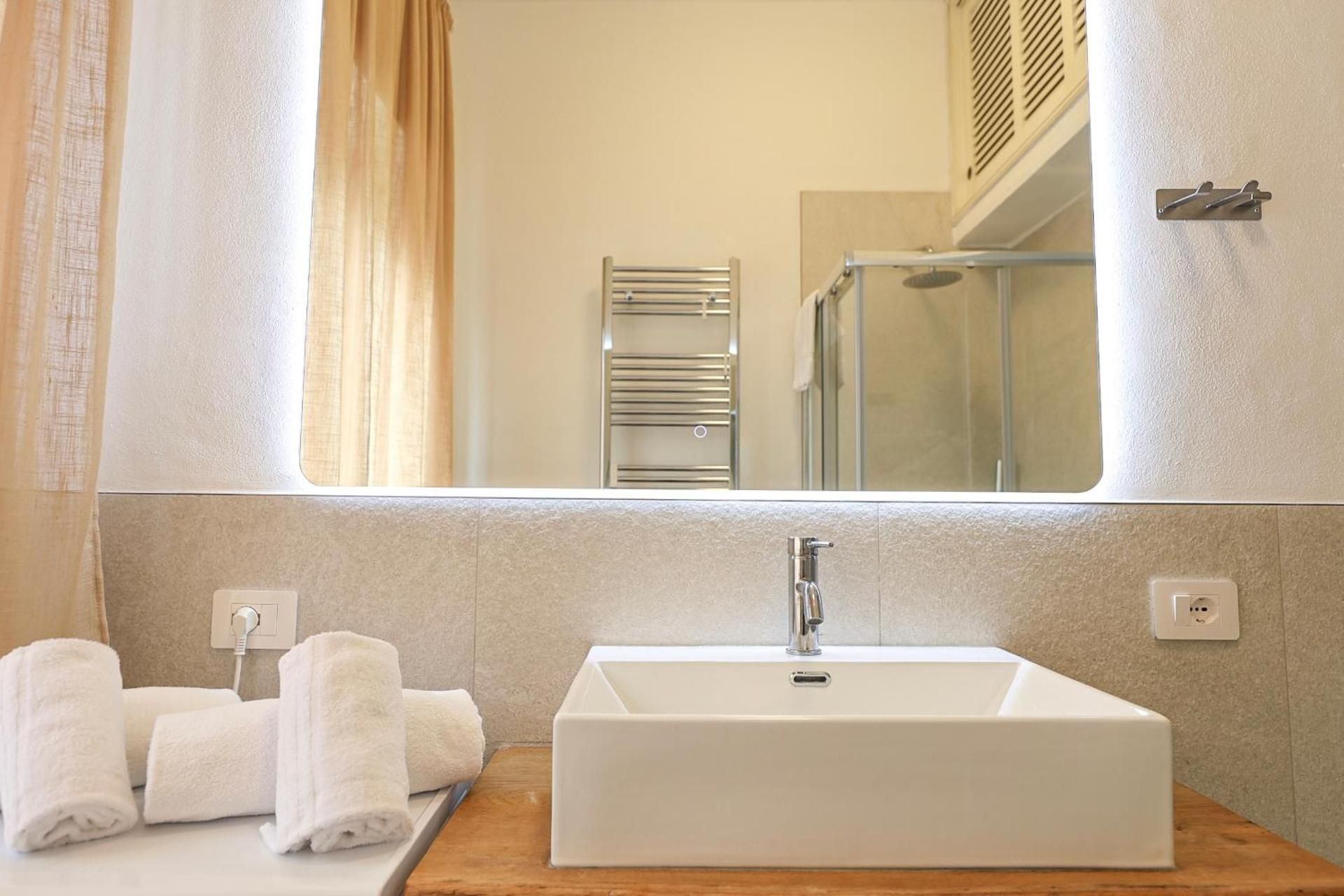 Superior One-Bedroom Apartment
