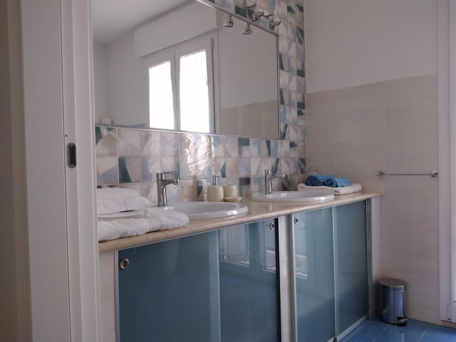Deluxe Double Room with Balcony and Sea View