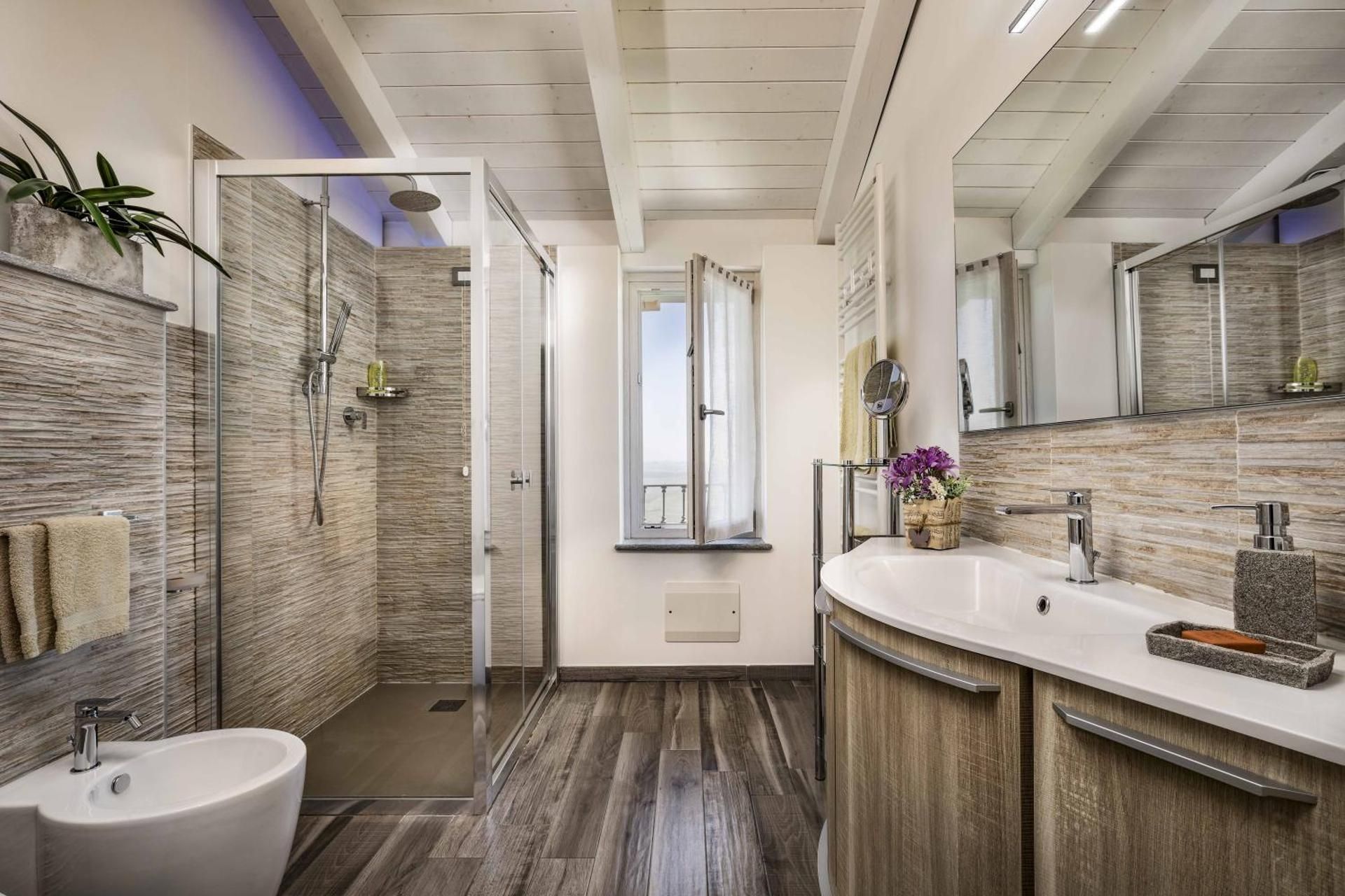 Deluxe Queen Suite