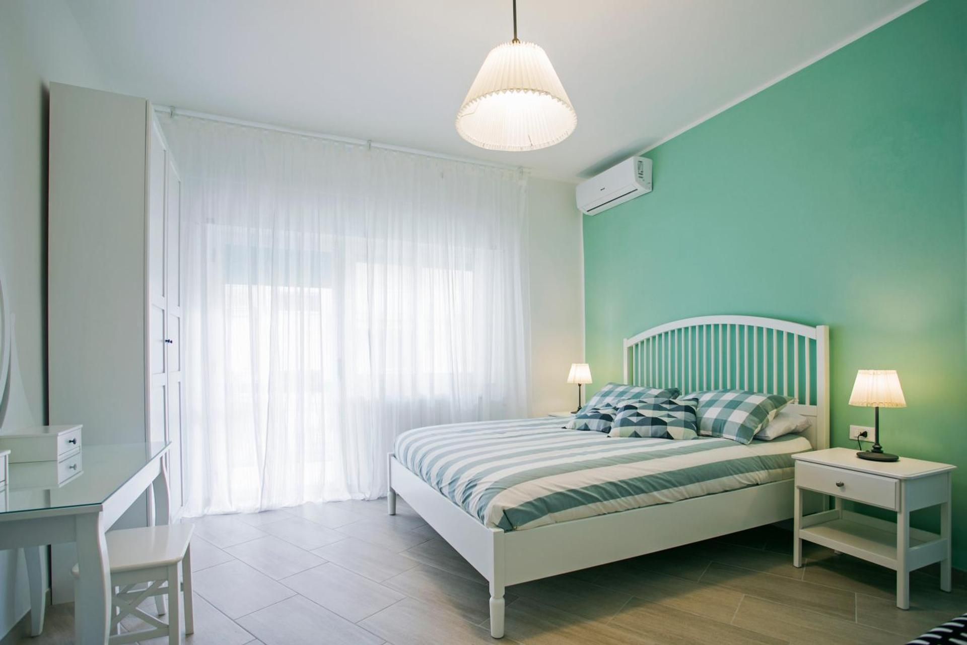 Deluxe Room (2 Adults + 1 Child)