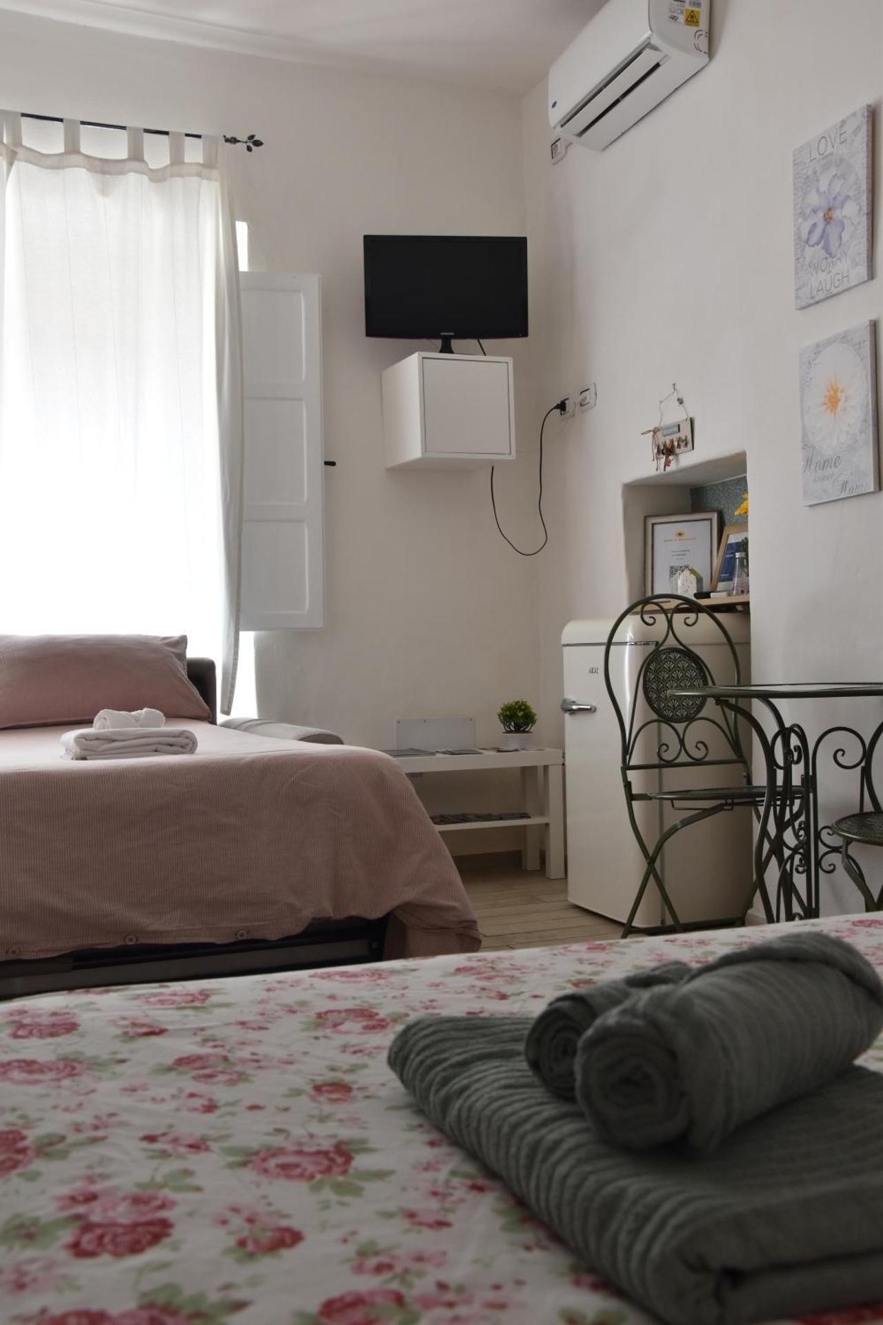 Quadruple Room with Private Bathroom