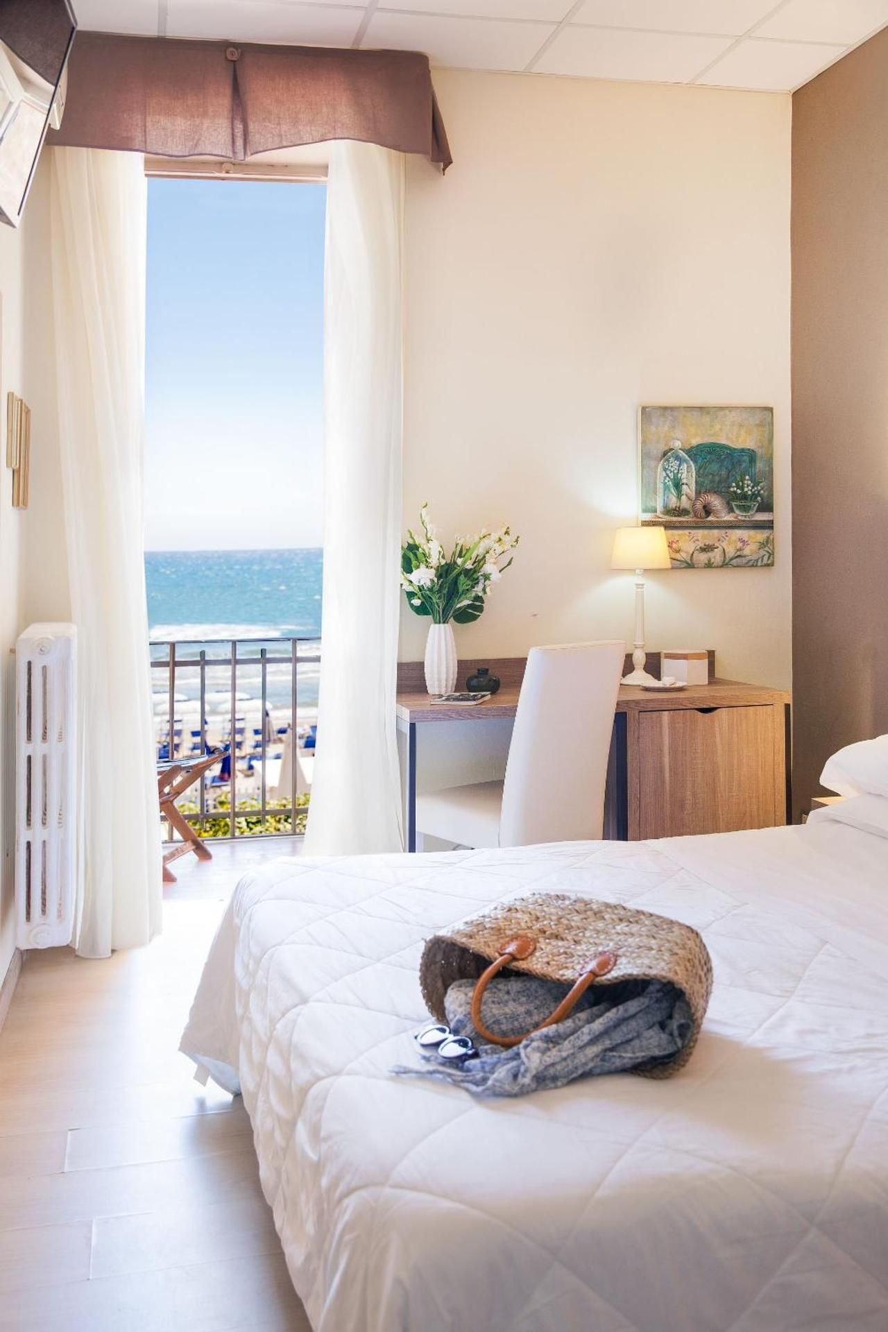 Double Room with Balcony and Sea View