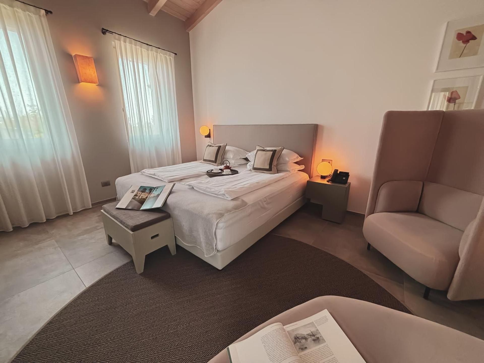 Superior Room with Lake View