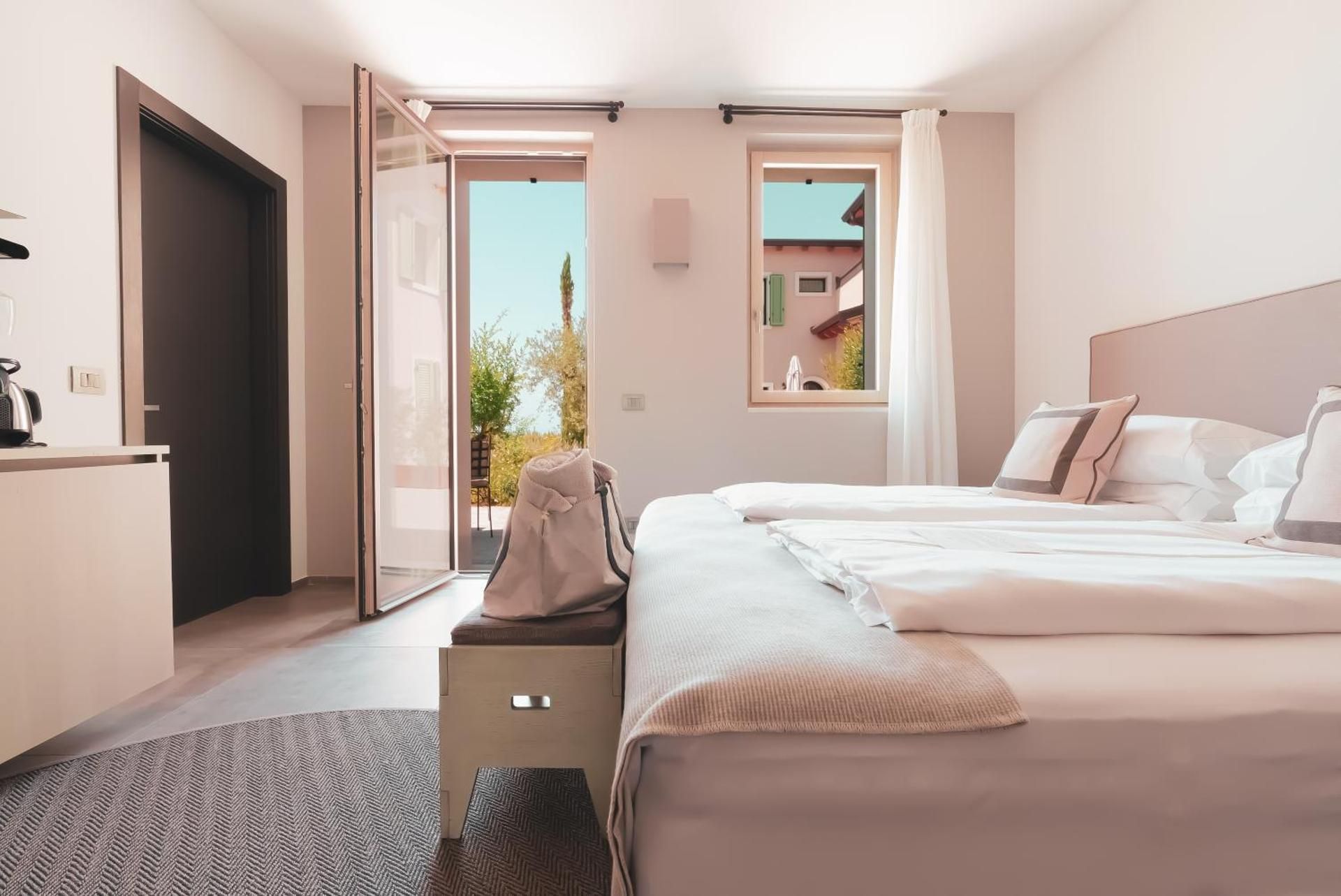 Superior Room with Lake View