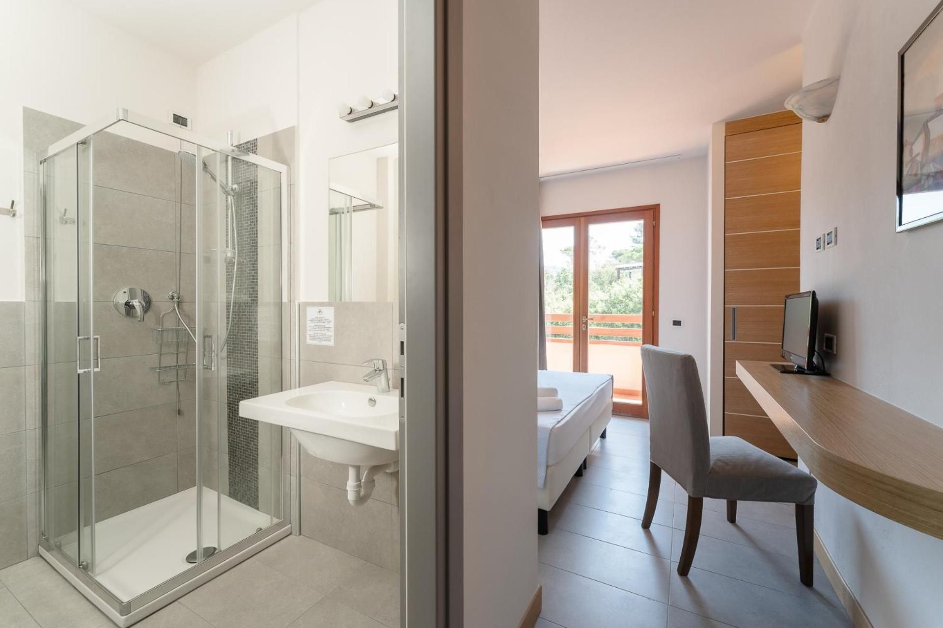 Double or Twin Room with Partial Sea View