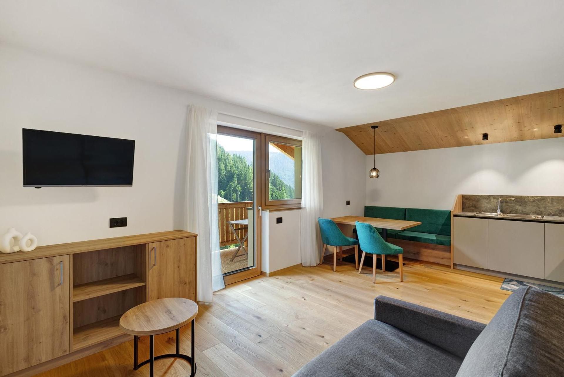 Superior One-Bedroom Apartment
