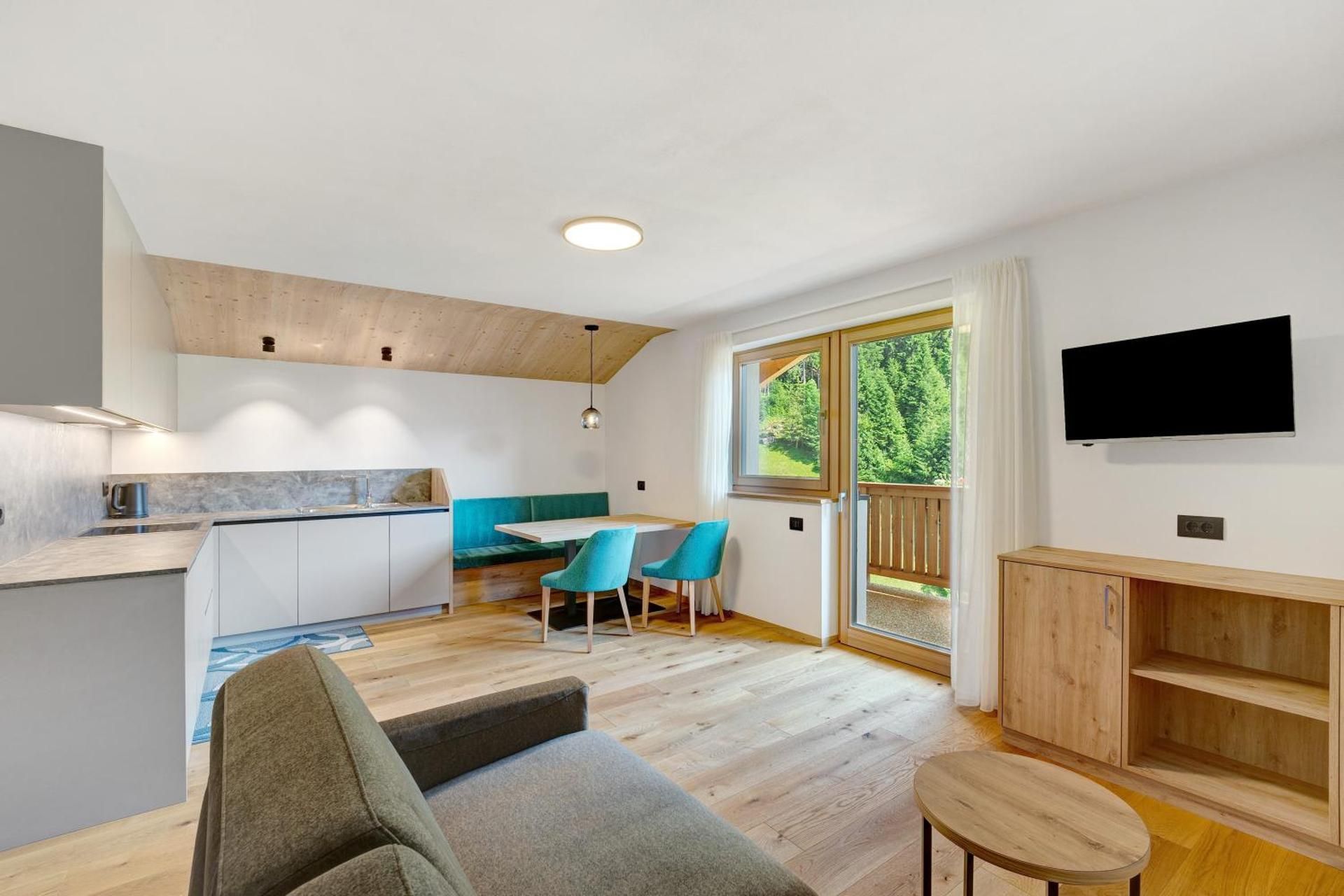 Superior One-Bedroom Apartment with Balcony
