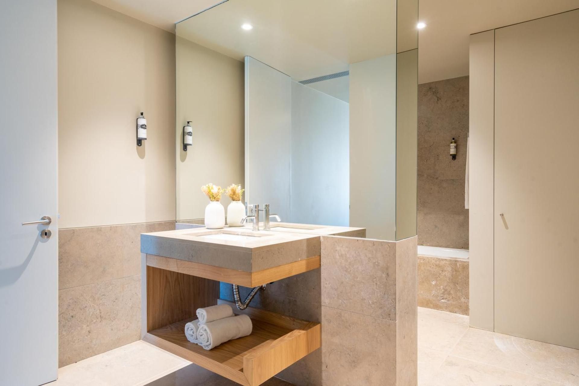 Premium One-Bedroom Suite (T1+1)