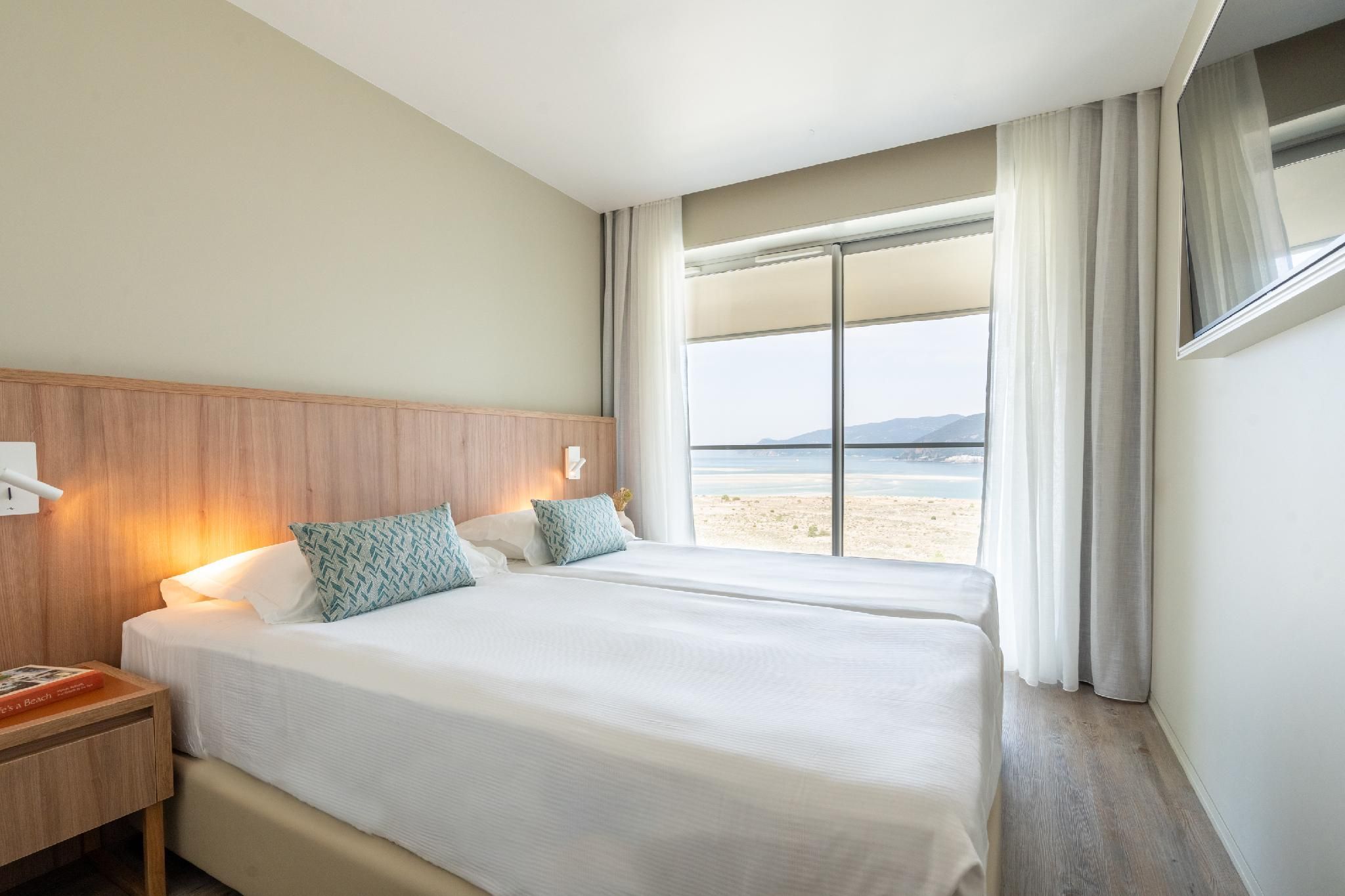 Deluxe One-Bedroom Suite
