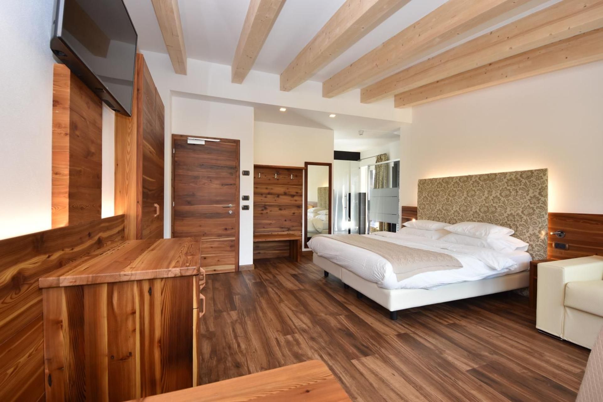 Suite with Mountain View