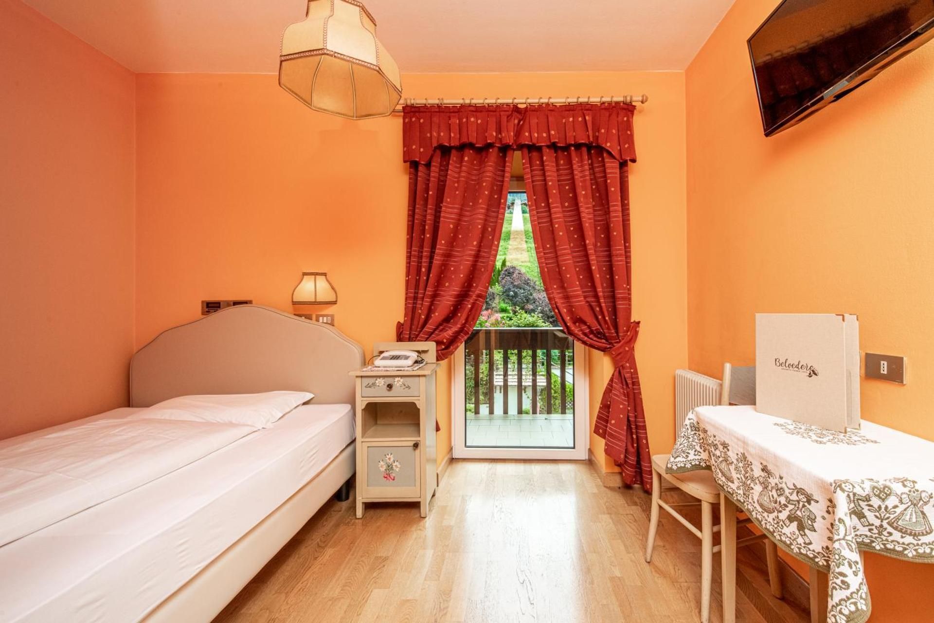 Single Room with Mountain View